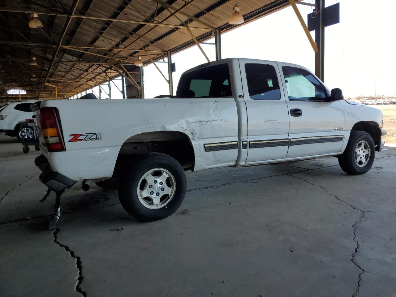 Photo 2 VIN: 1GCEK19T5YE433914 - CHEVROLET SILVERADO 