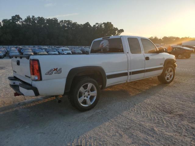 Photo 2 VIN: 1GCEK19T7YE403619 - CHEVROLET SILVERADO 