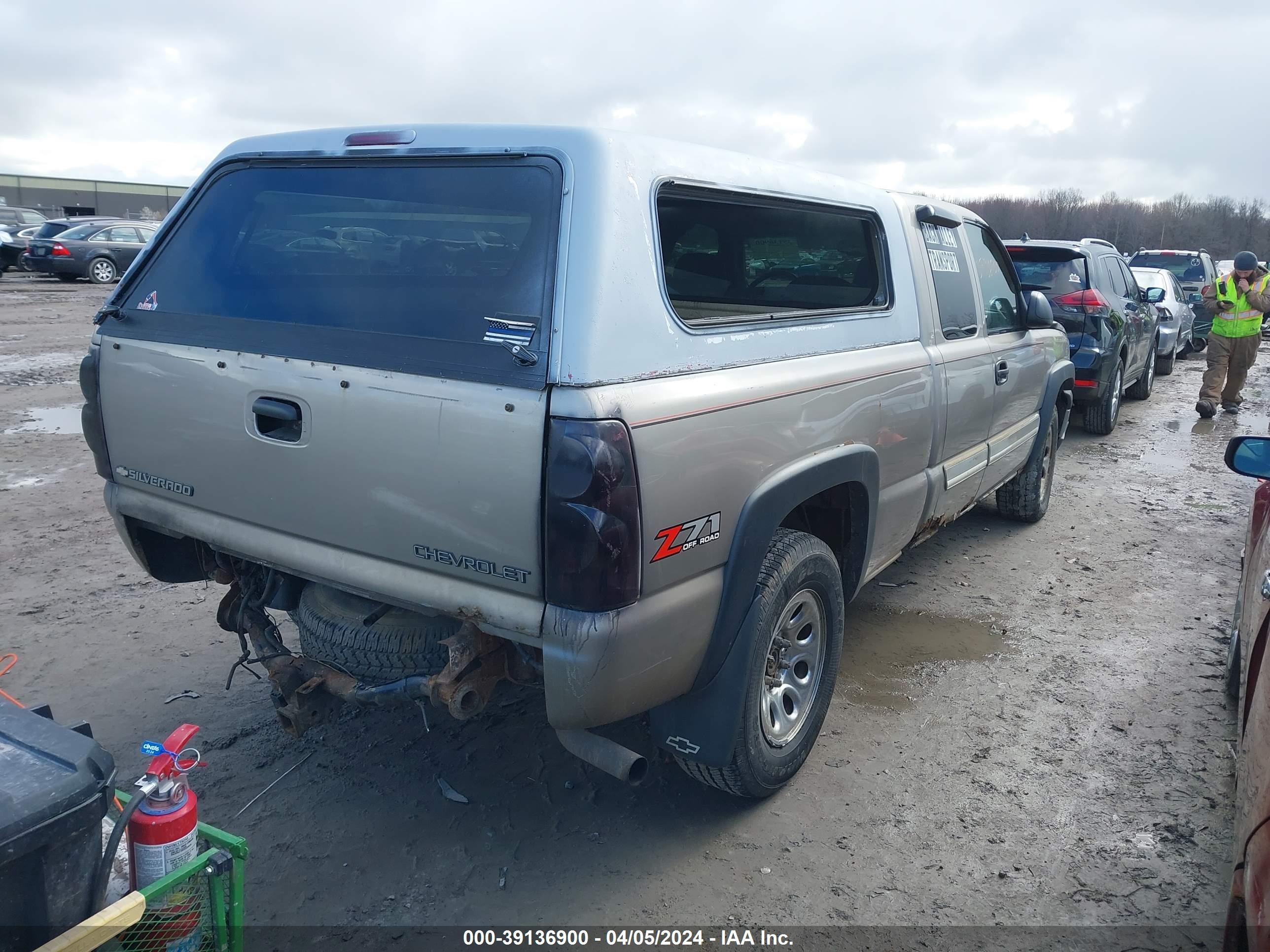 Photo 3 VIN: 1GCEK19T83E198143 - CHEVROLET SILVERADO 