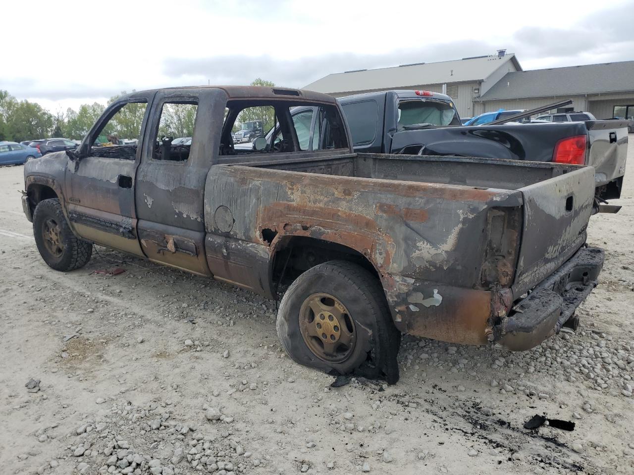 Photo 1 VIN: 1GCEK19T9YE138508 - CHEVROLET SILVERADO 