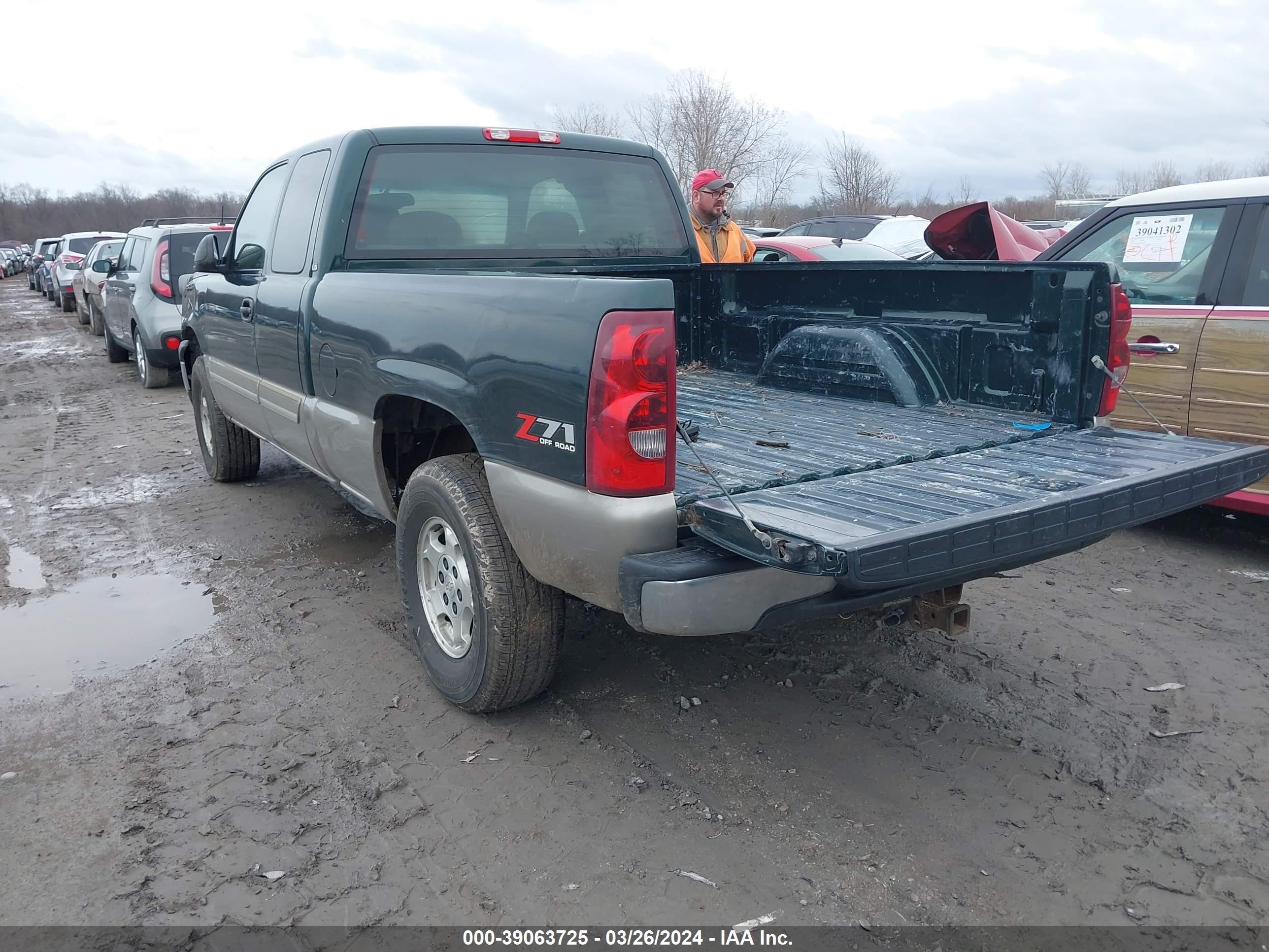 Photo 2 VIN: 1GCEK19TX3Z137854 - CHEVROLET SILVERADO 