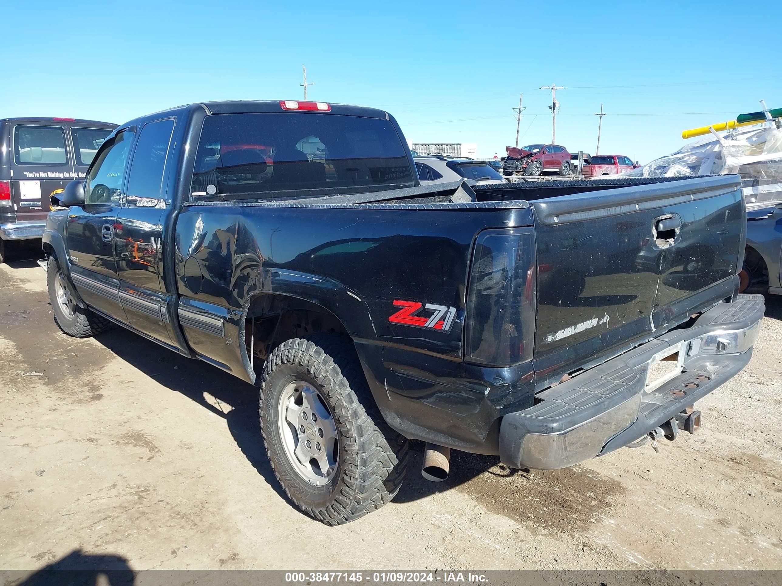 Photo 2 VIN: 1GCEK19TXYZ284912 - CHEVROLET SILVERADO 