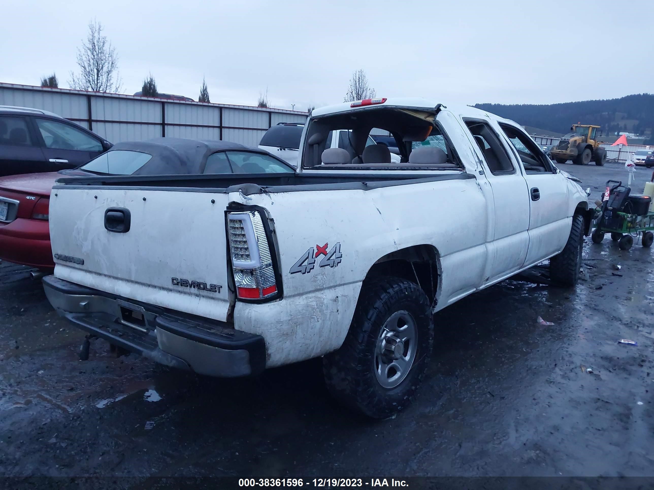 Photo 3 VIN: 1GCEK19V0YE261308 - CHEVROLET SILVERADO 