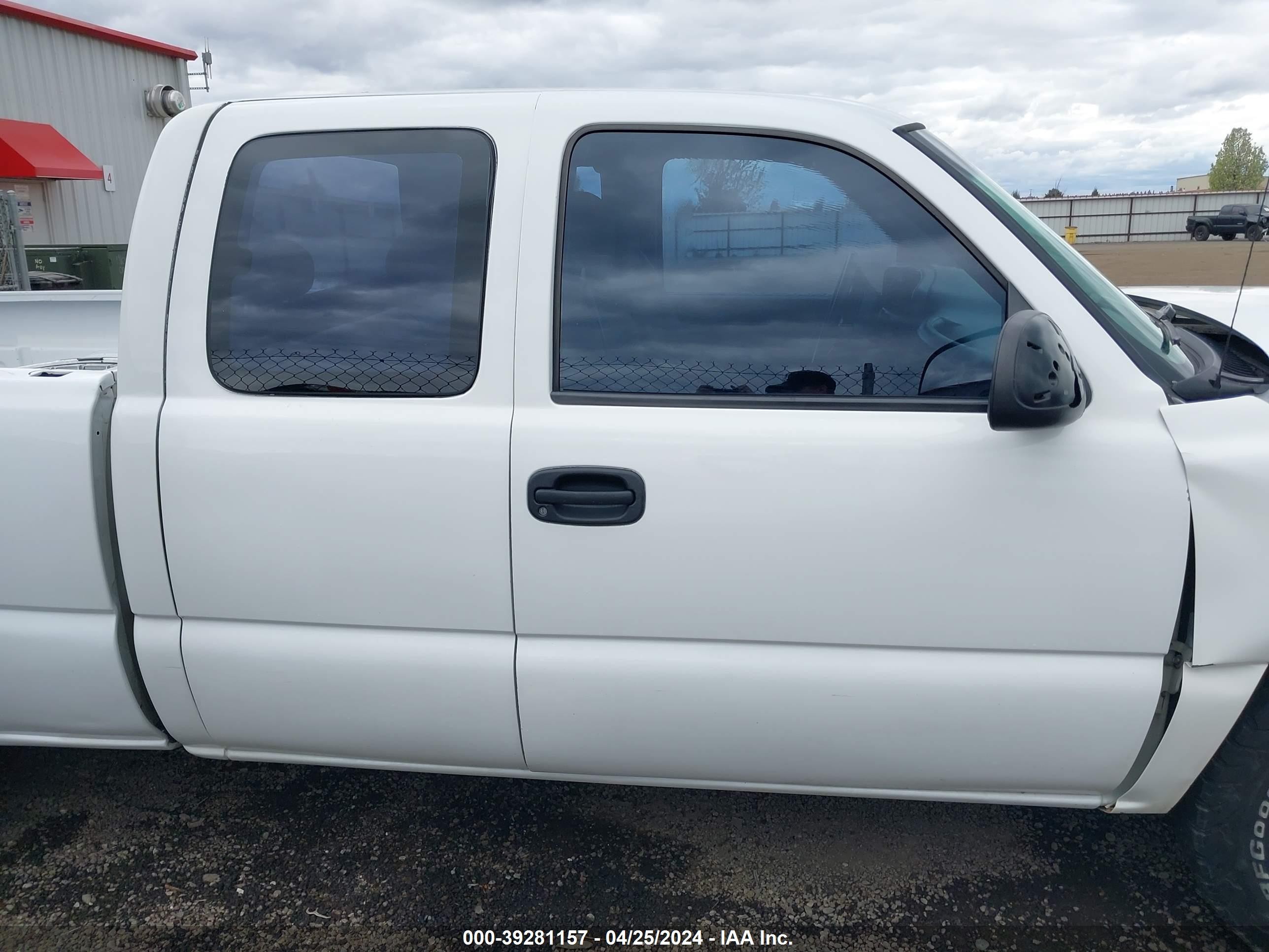 Photo 13 VIN: 1GCEK19V4YE291718 - CHEVROLET SILVERADO 