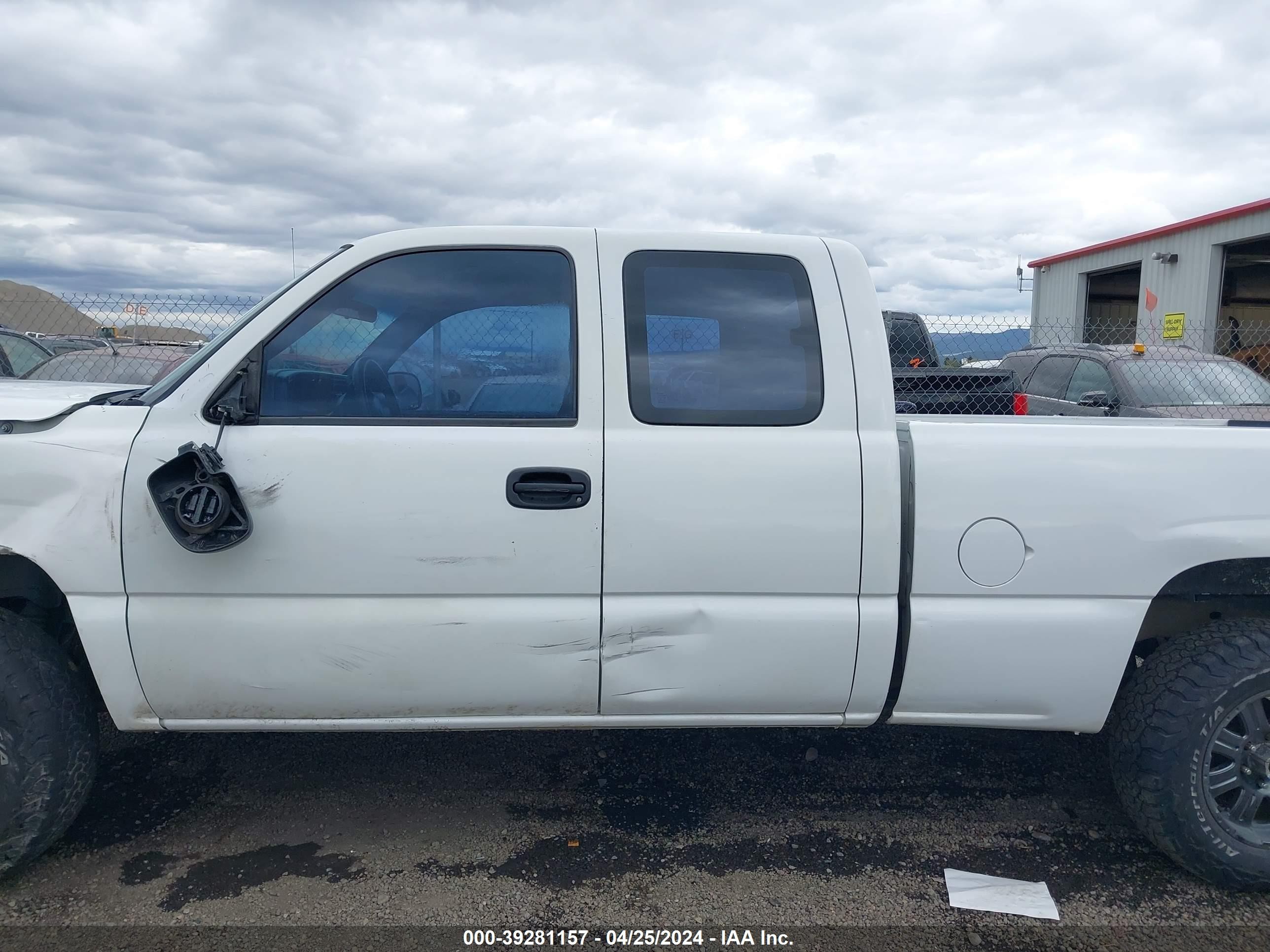 Photo 14 VIN: 1GCEK19V4YE291718 - CHEVROLET SILVERADO 