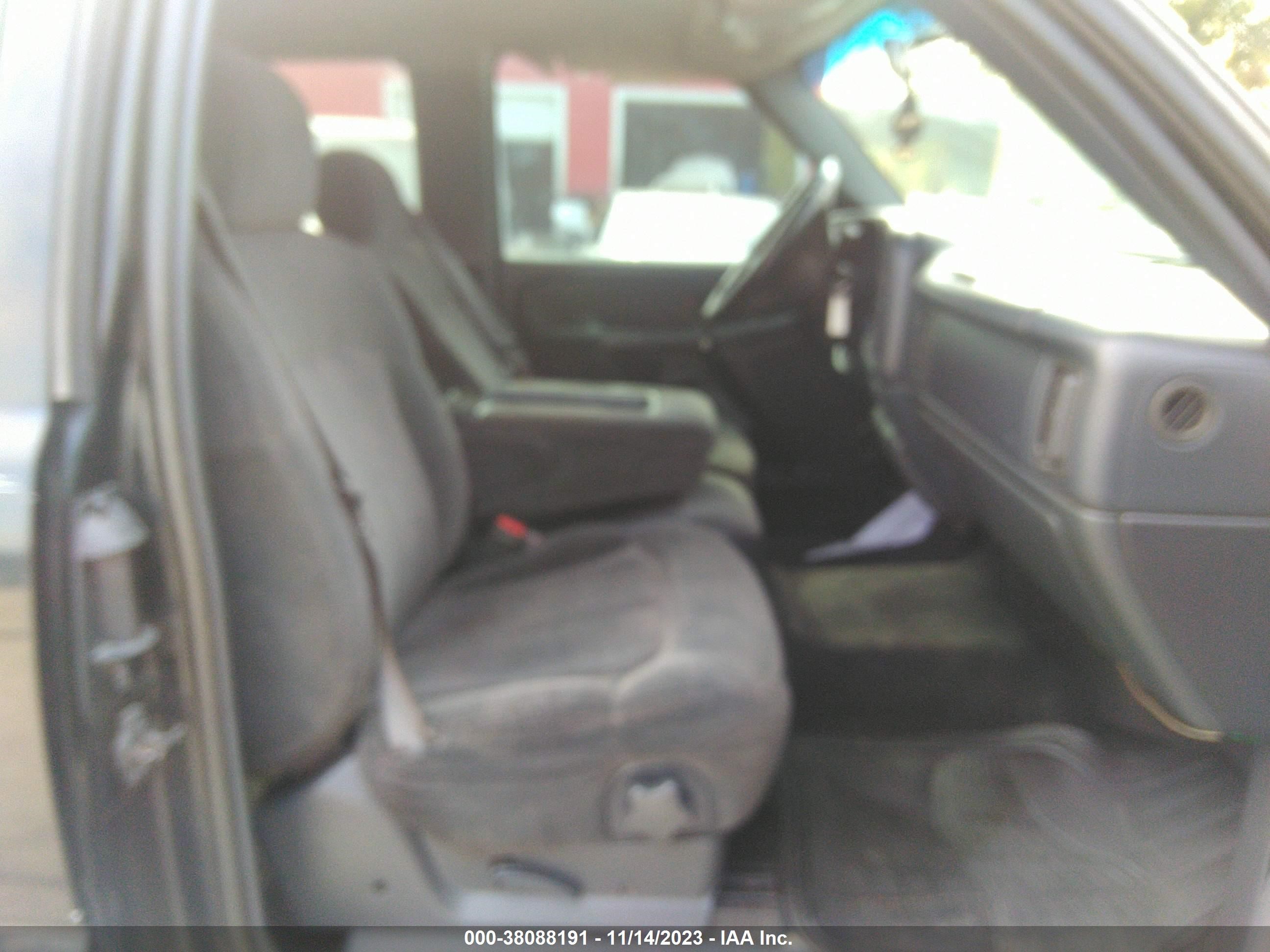 Photo 4 VIN: 1GCEK19VXYE366342 - CHEVROLET SILVERADO 