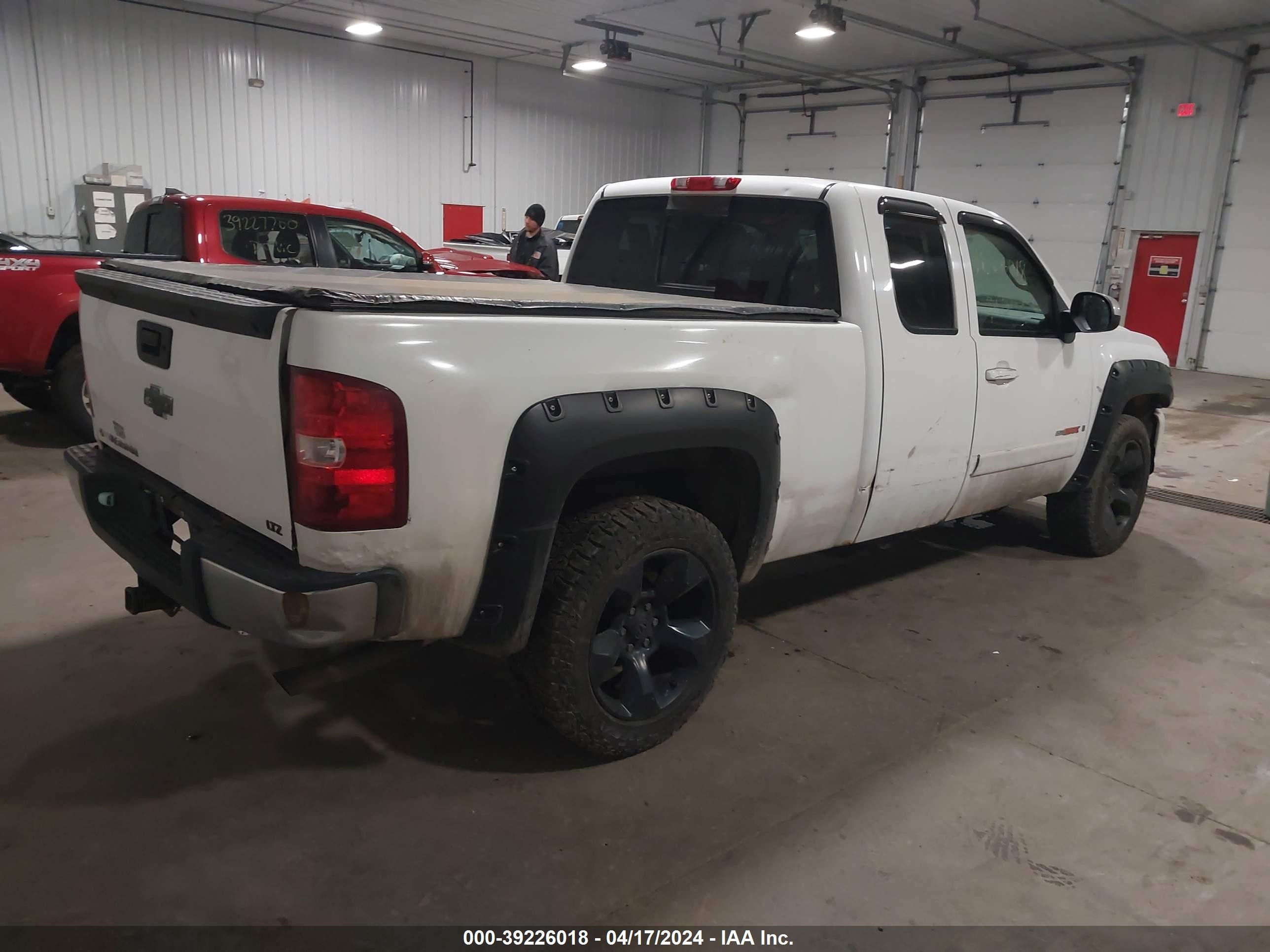 Photo 3 VIN: 1GCEK19Y27Z596586 - CHEVROLET SILVERADO 