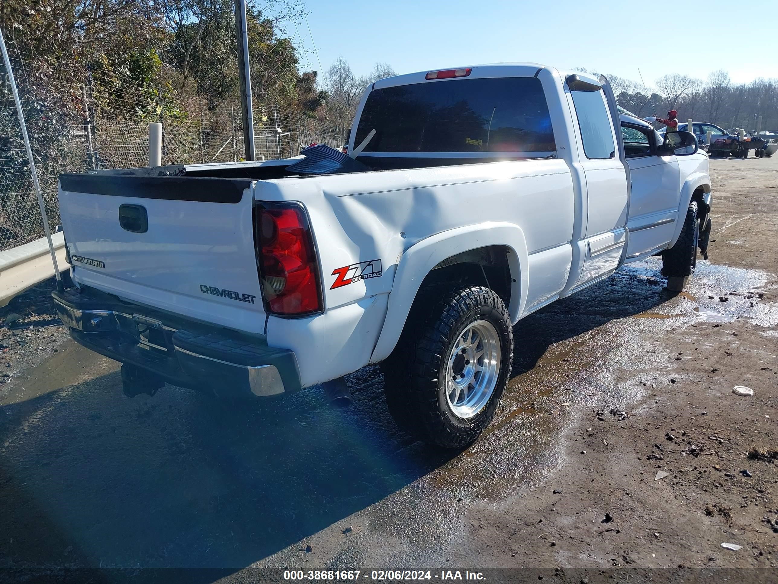 Photo 3 VIN: 1GCEK19Z95Z168522 - CHEVROLET SILVERADO 