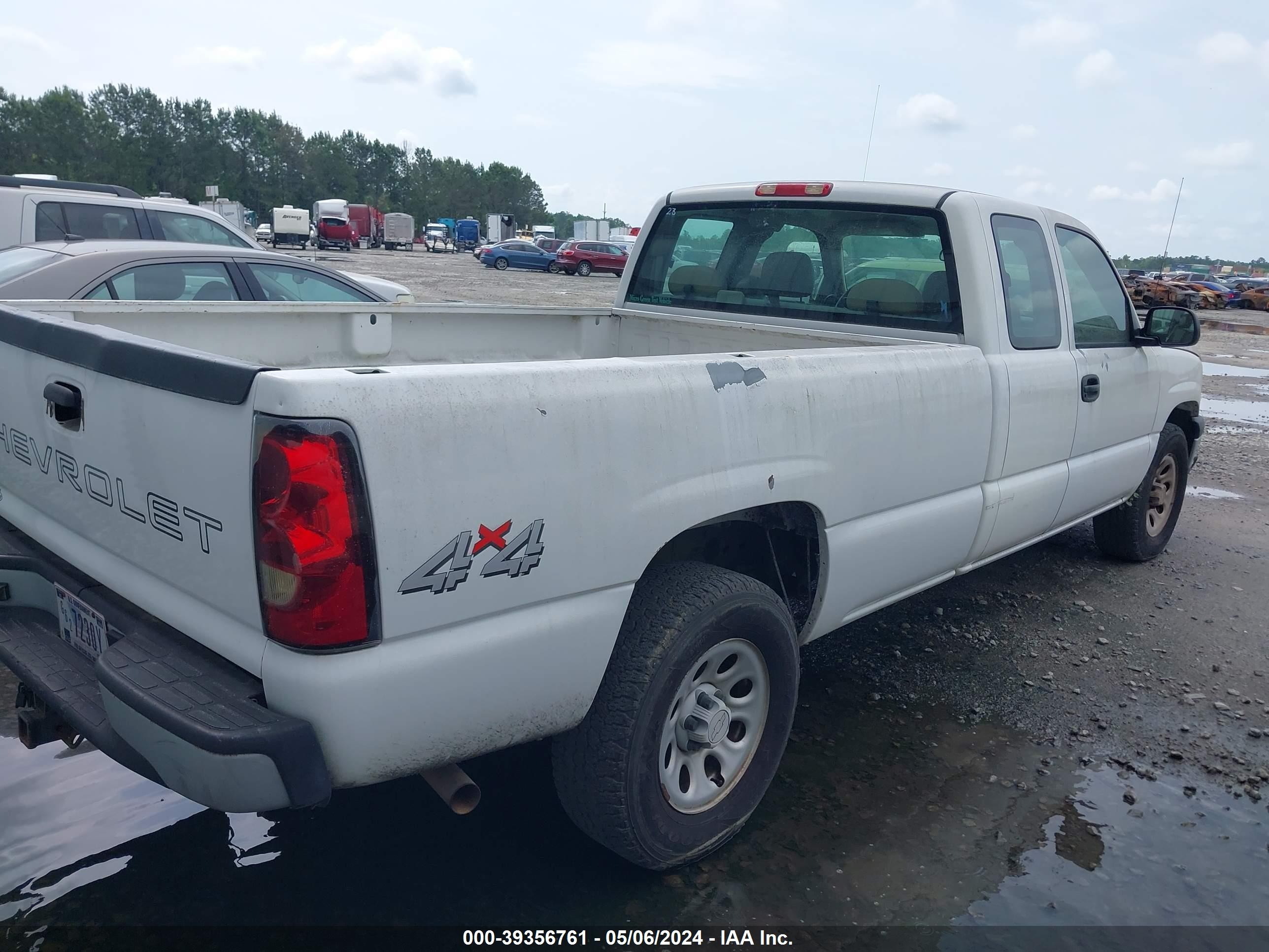 Photo 3 VIN: 1GCEK19Z96E253823 - CHEVROLET SILVERADO 