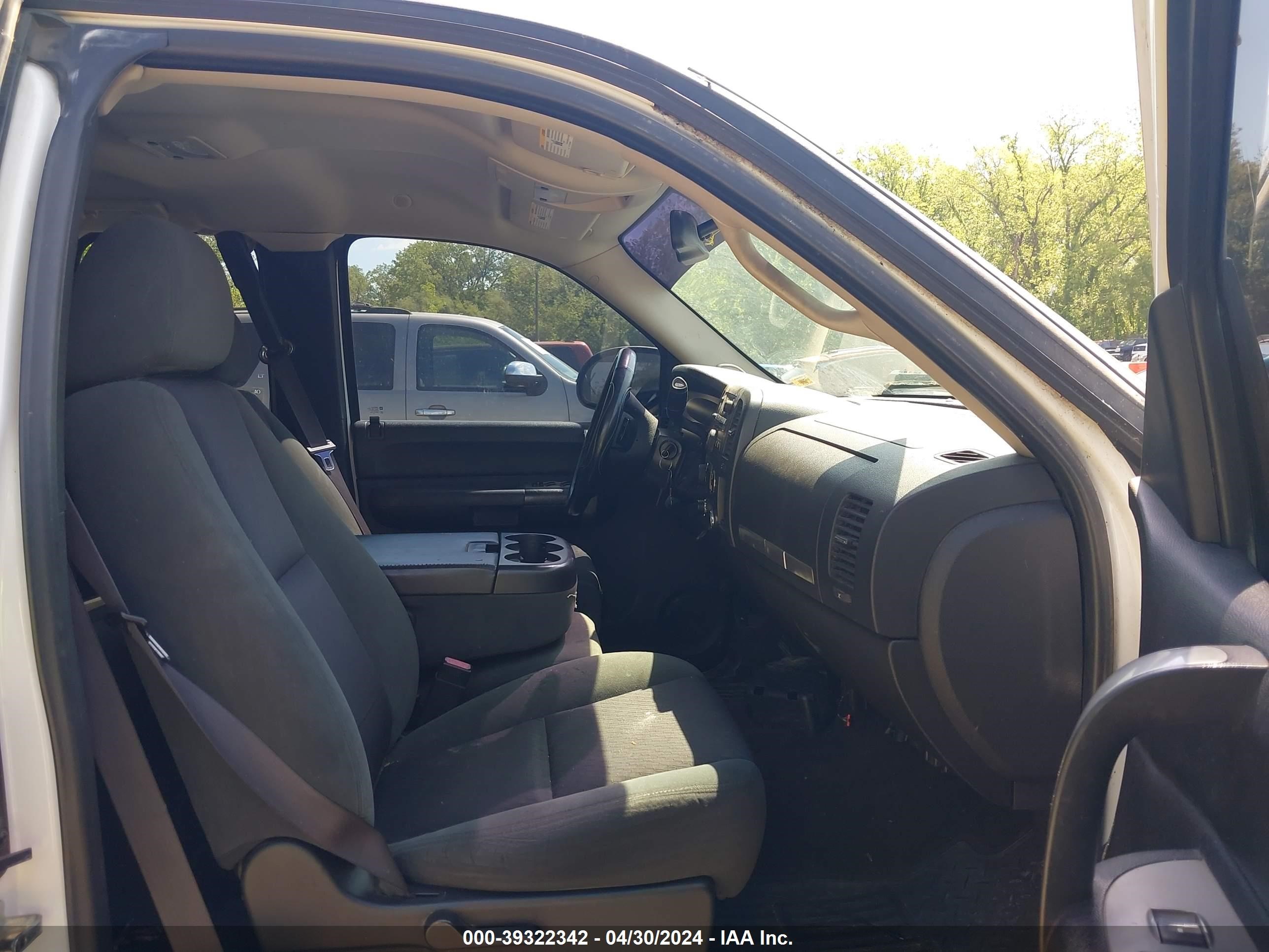 Photo 4 VIN: 1GCEK29J29Z100746 - CHEVROLET SILVERADO 