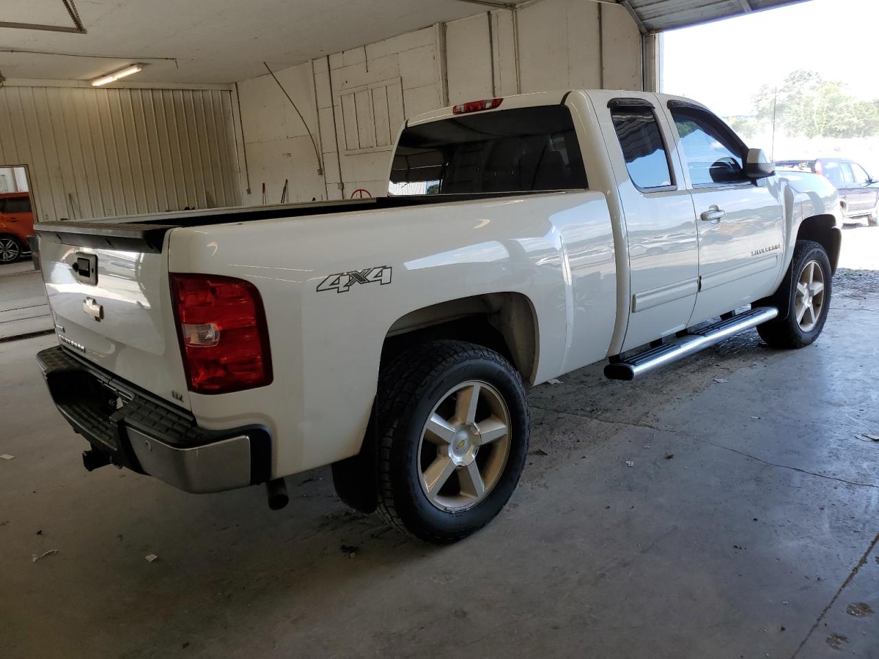 Photo 2 VIN: 1GCEK390X9Z252321 - CHEVROLET SILVERADO 