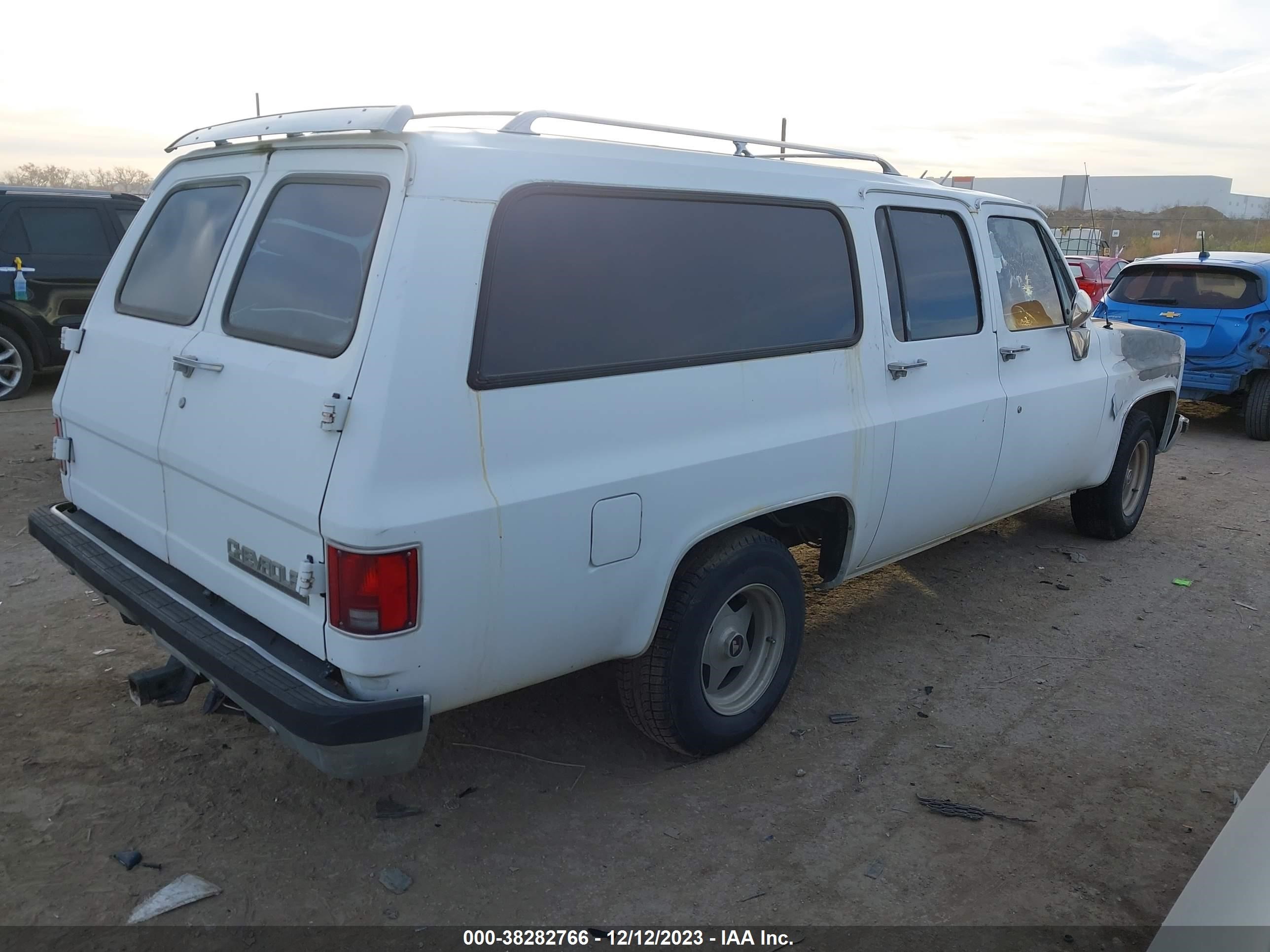 Photo 3 VIN: 1GCER16K1KF118200 - CHEVROLET SUBURBAN 