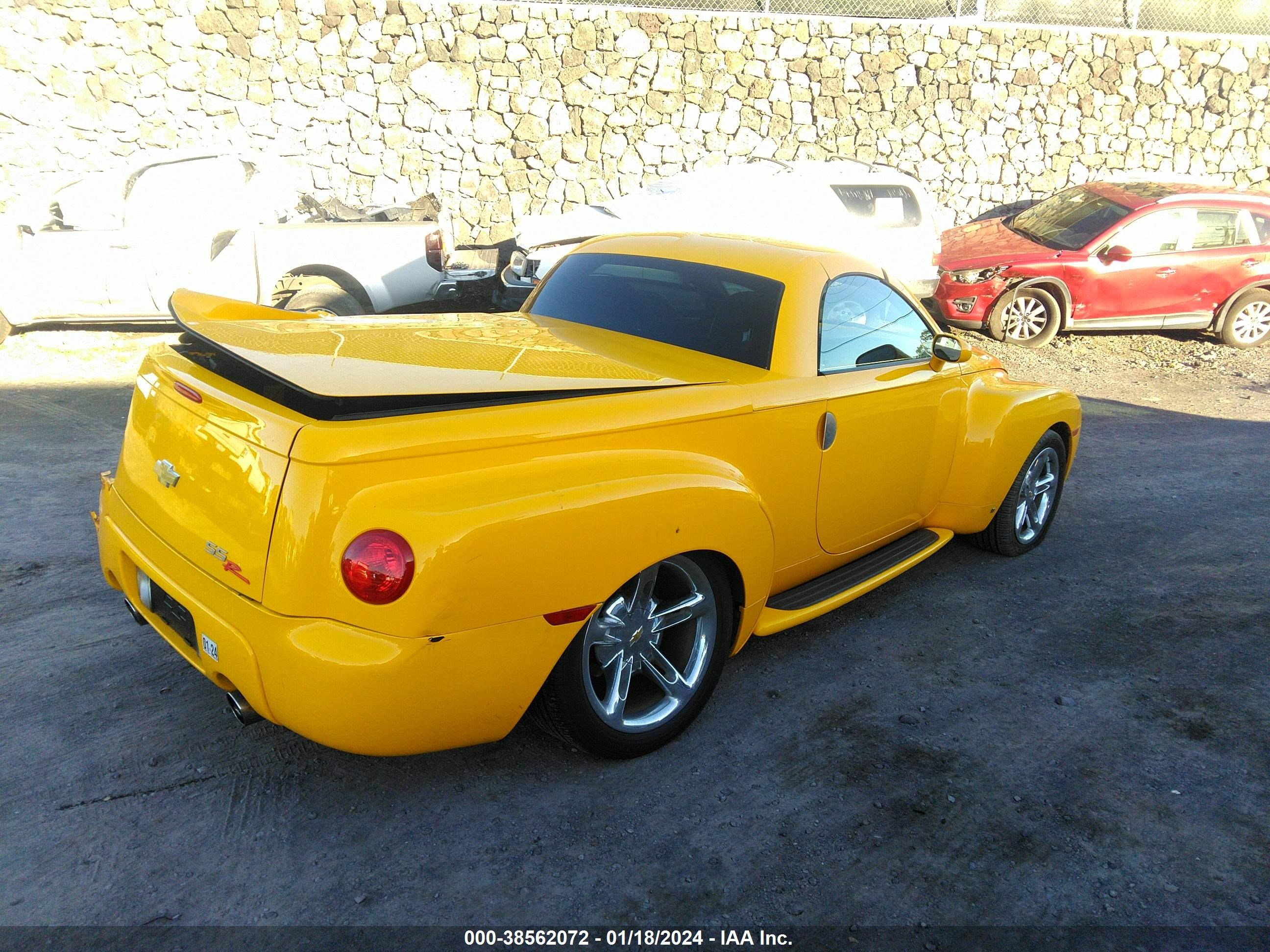 Photo 3 VIN: 1GCES14H86B123385 - CHEVROLET SSR 