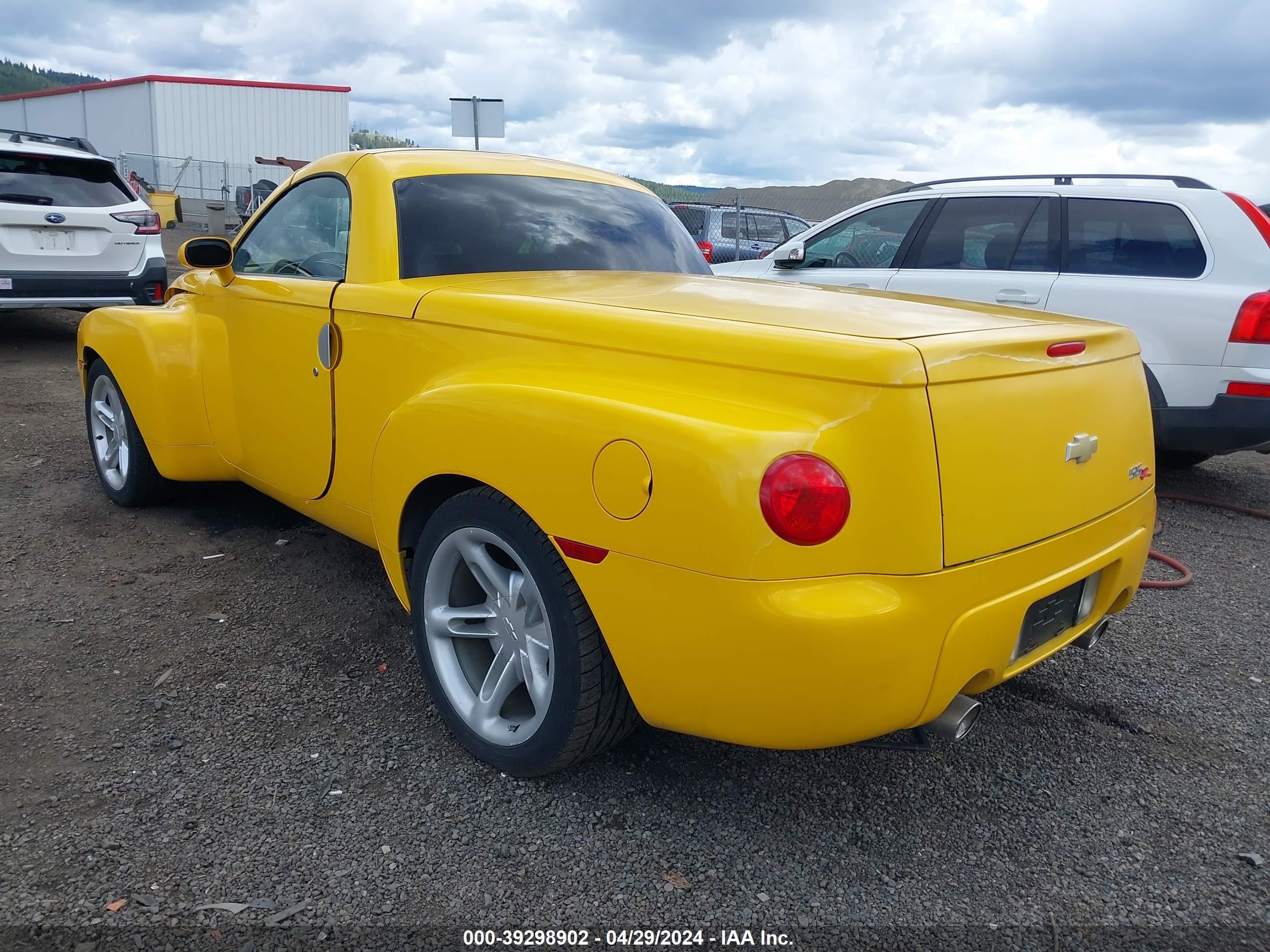 Photo 2 VIN: 1GCES14P23B103006 - CHEVROLET SSR 