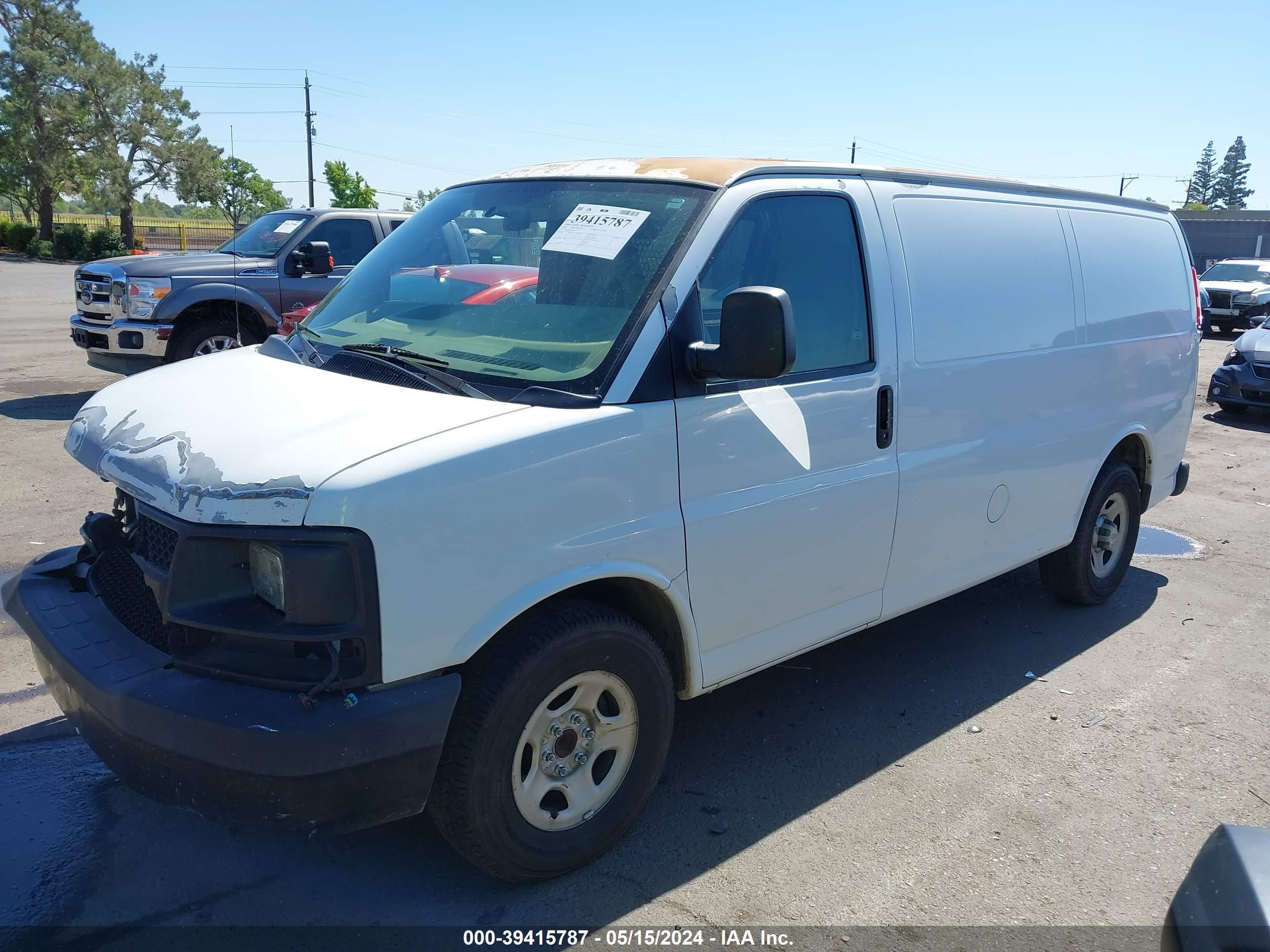 Photo 1 VIN: 1GCFG15T571133775 - CHEVROLET EXPRESS 