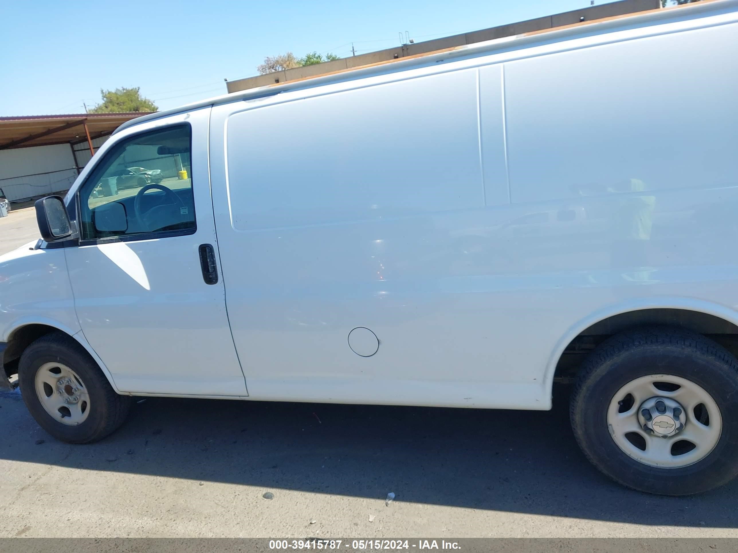 Photo 14 VIN: 1GCFG15T571133775 - CHEVROLET EXPRESS 