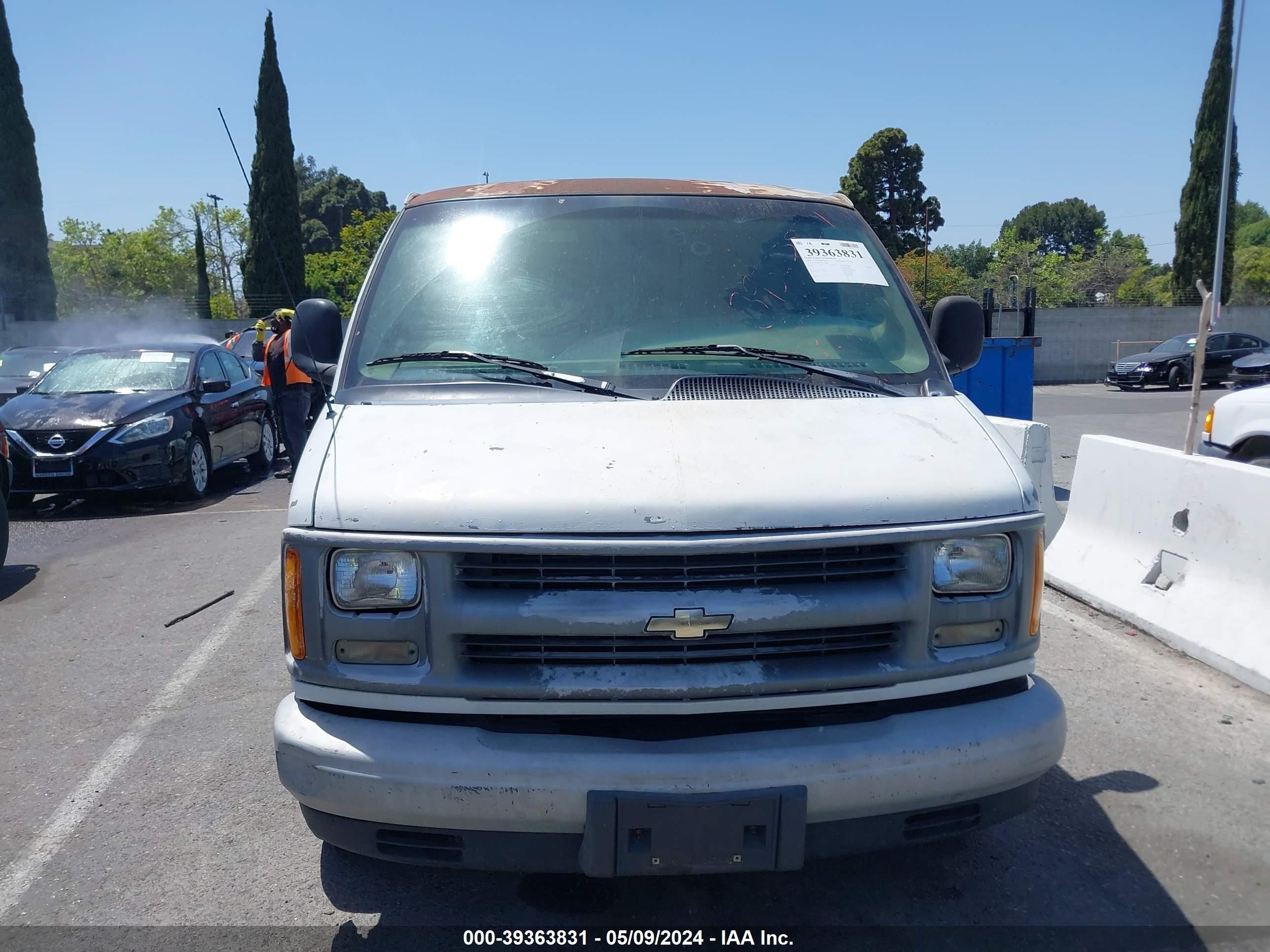 Photo 11 VIN: 1GCFG15W0Y1244844 - CHEVROLET EXPRESS 