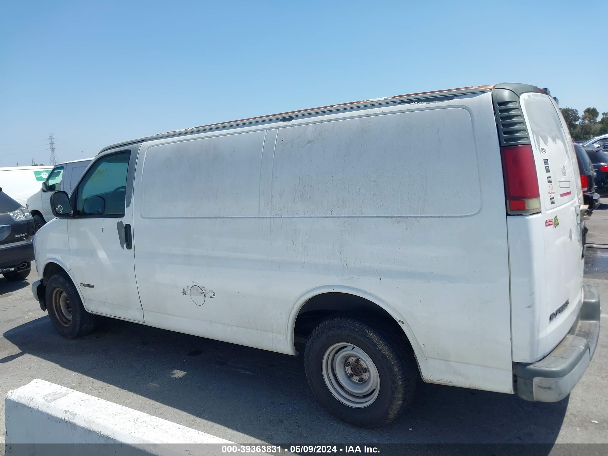 Photo 13 VIN: 1GCFG15W0Y1244844 - CHEVROLET EXPRESS 