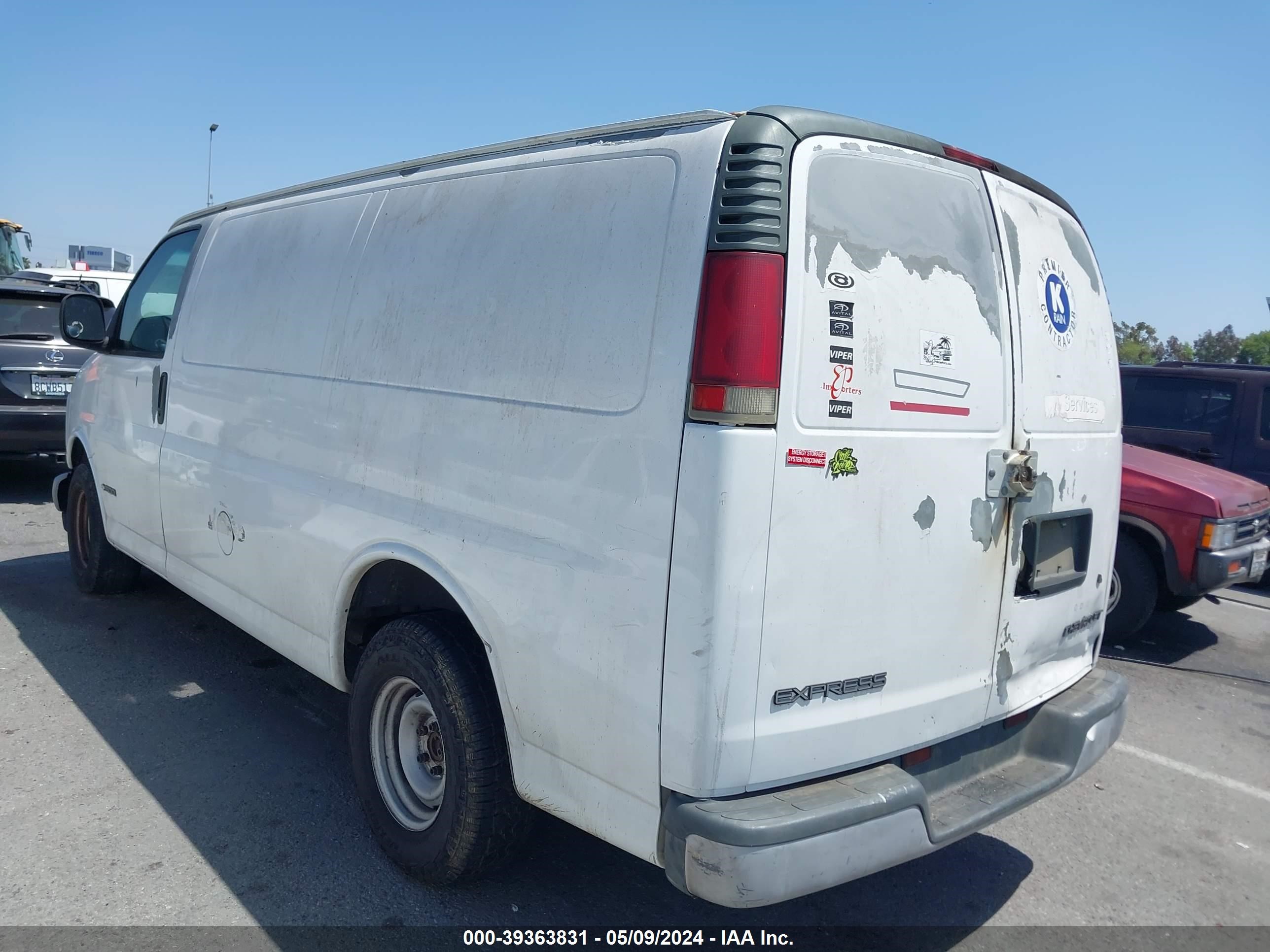 Photo 2 VIN: 1GCFG15W0Y1244844 - CHEVROLET EXPRESS 