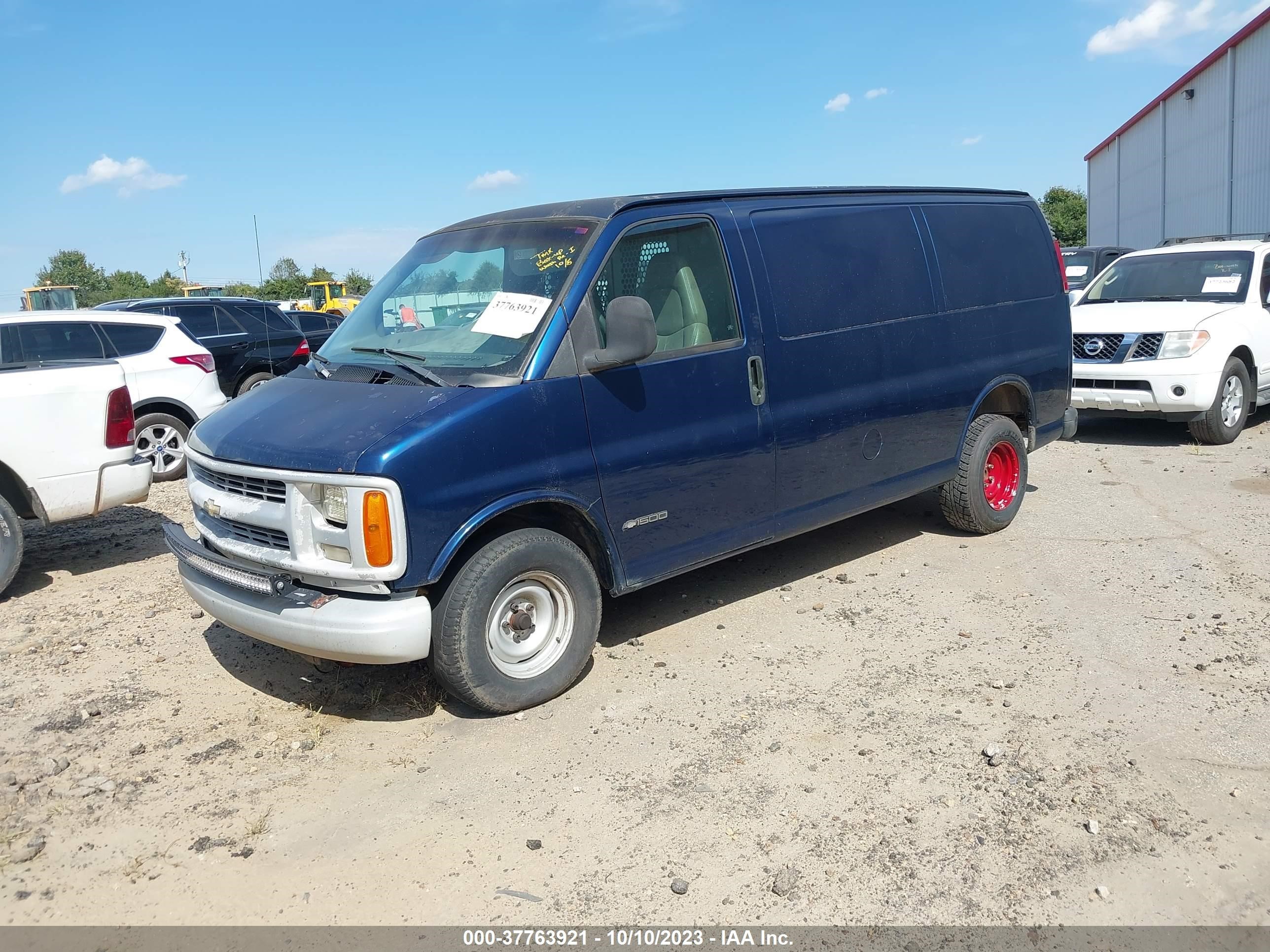 Photo 1 VIN: 1GCFG15W2Y1103029 - CHEVROLET EXPRESS 