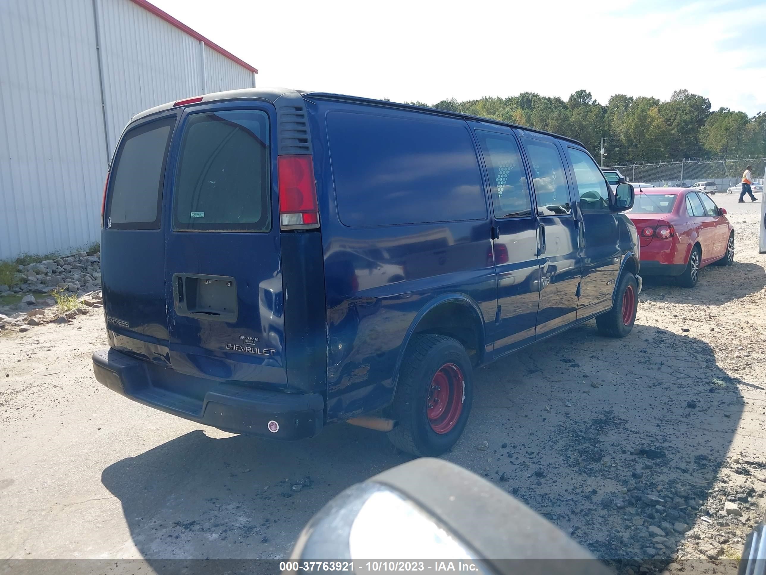 Photo 3 VIN: 1GCFG15W2Y1103029 - CHEVROLET EXPRESS 