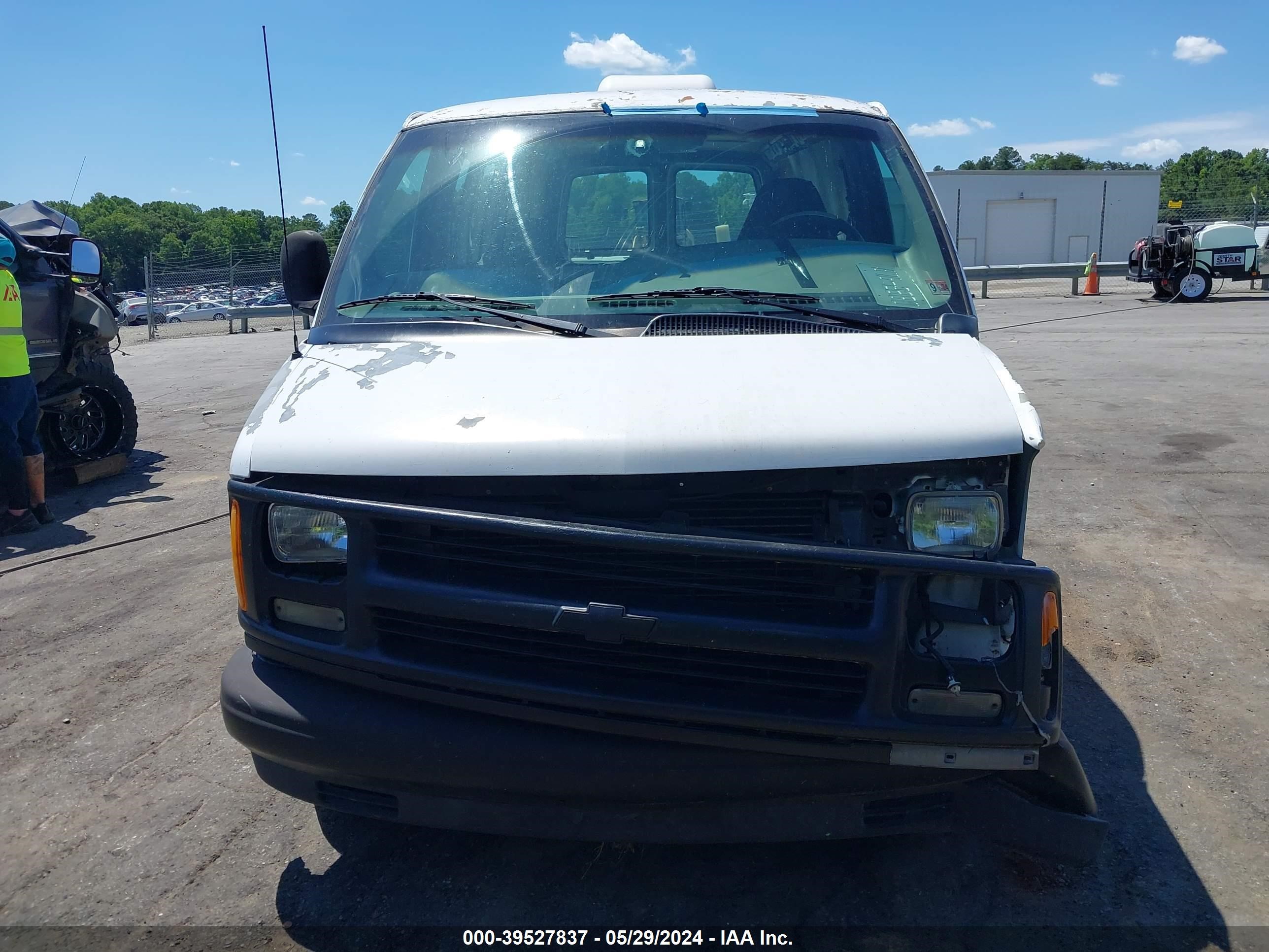 Photo 11 VIN: 1GCFG15W611120485 - CHEVROLET EXPRESS 