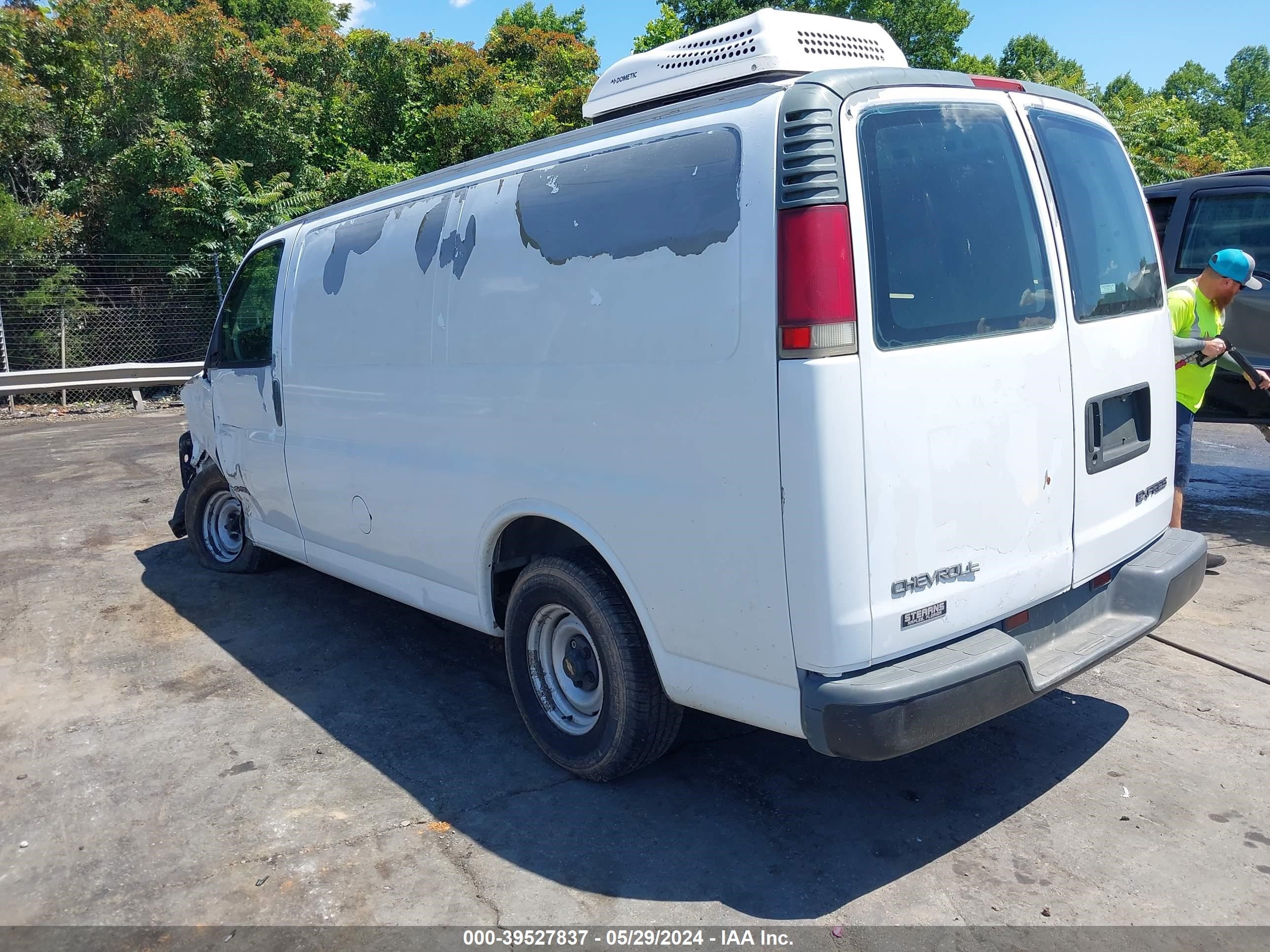 Photo 2 VIN: 1GCFG15W611120485 - CHEVROLET EXPRESS 