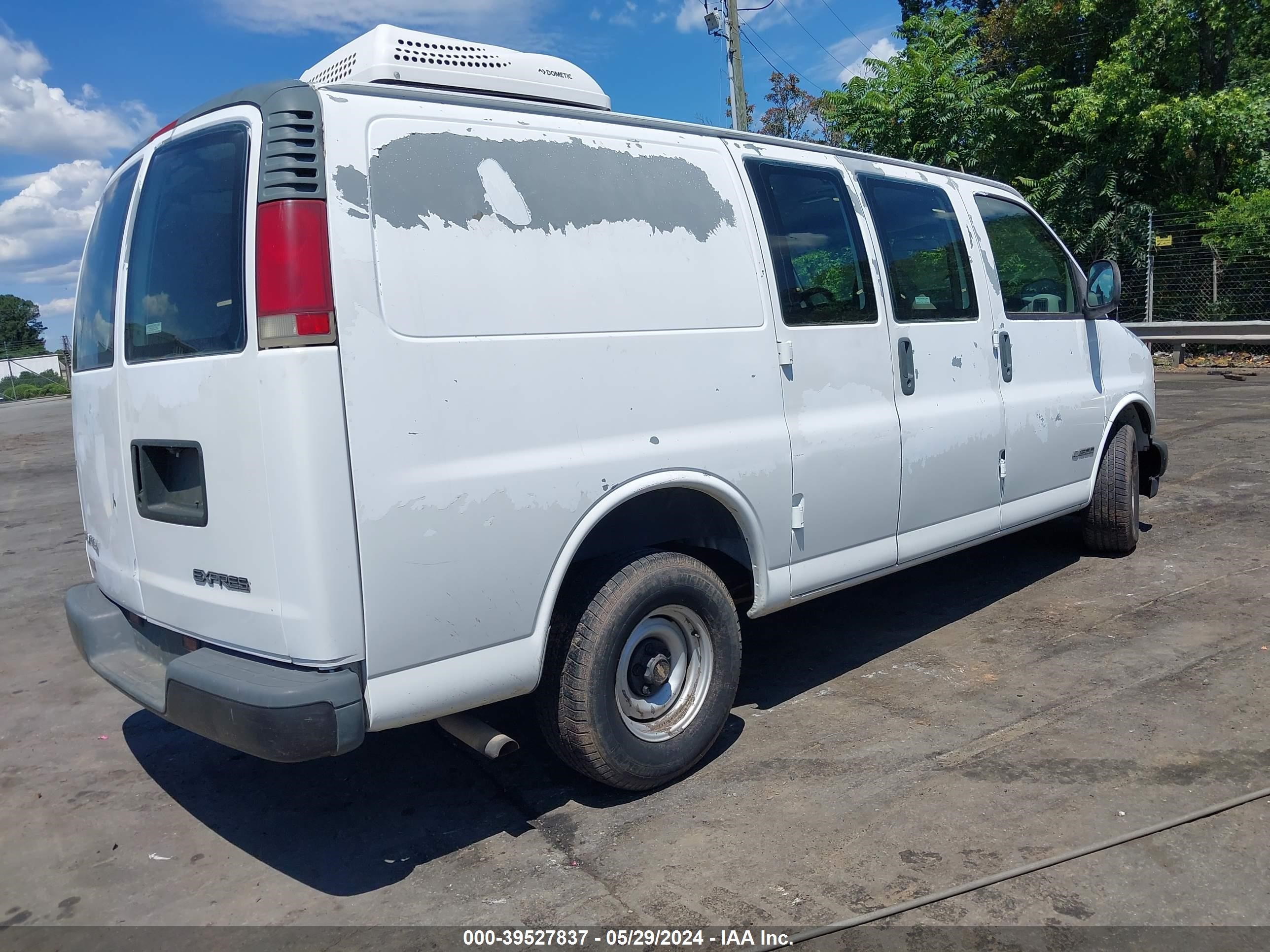 Photo 3 VIN: 1GCFG15W611120485 - CHEVROLET EXPRESS 