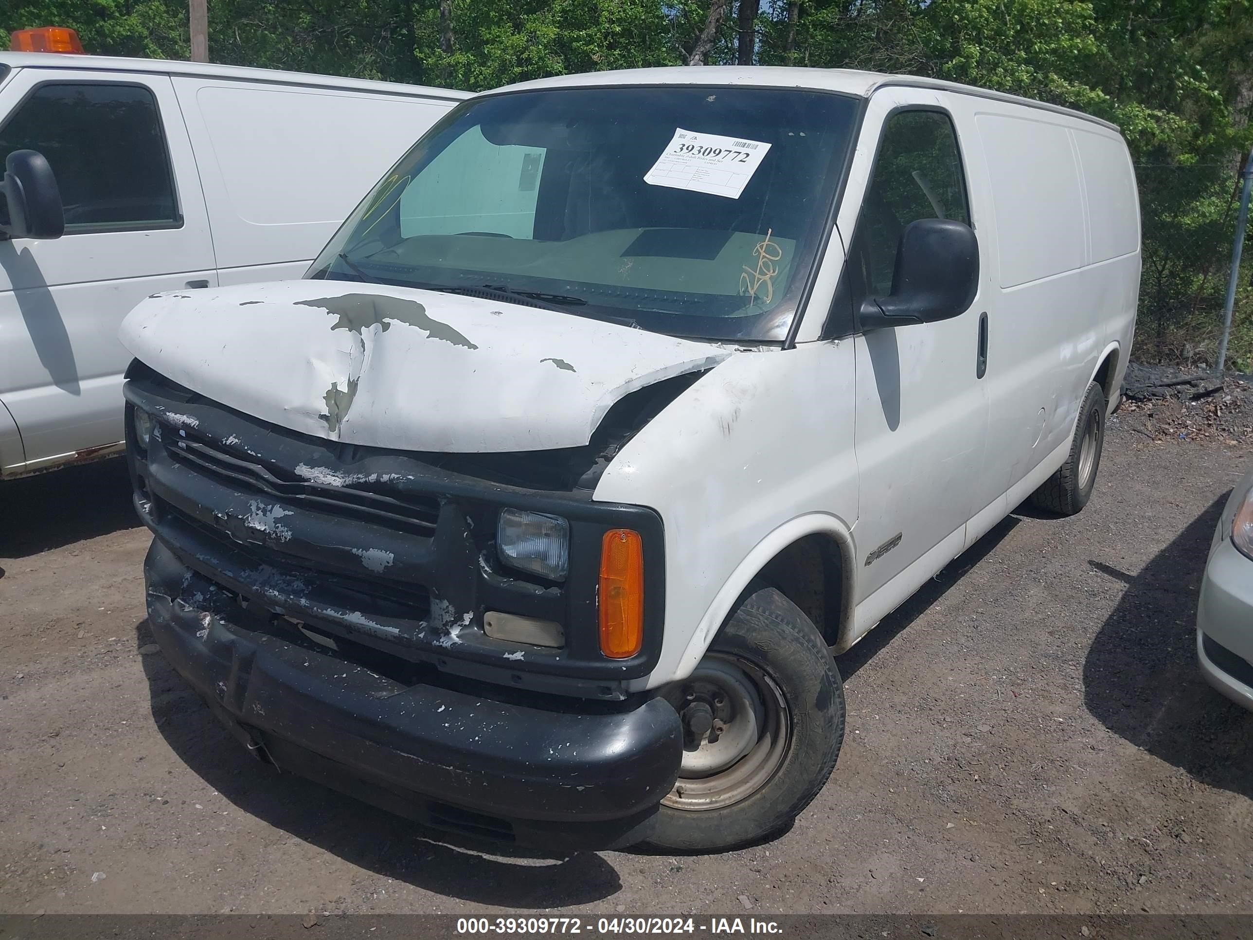 Photo 1 VIN: 1GCFG15W811118608 - CHEVROLET EXPRESS 