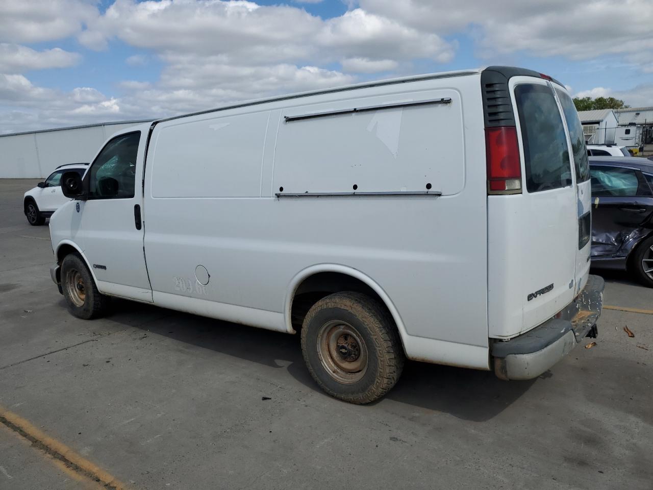 Photo 1 VIN: 1GCFG15W9Y1141745 - CHEVROLET EXPRESS 