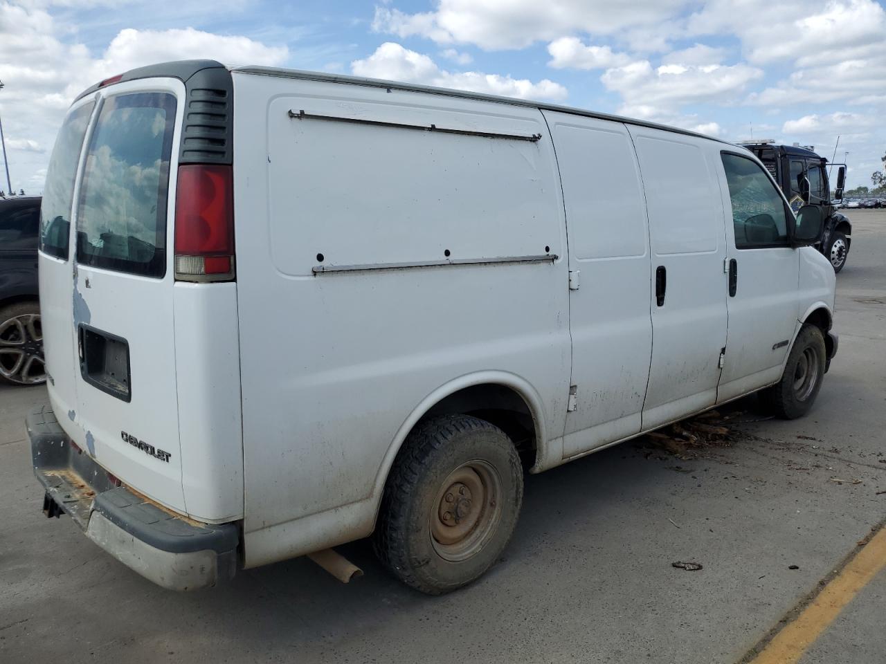 Photo 2 VIN: 1GCFG15W9Y1141745 - CHEVROLET EXPRESS 