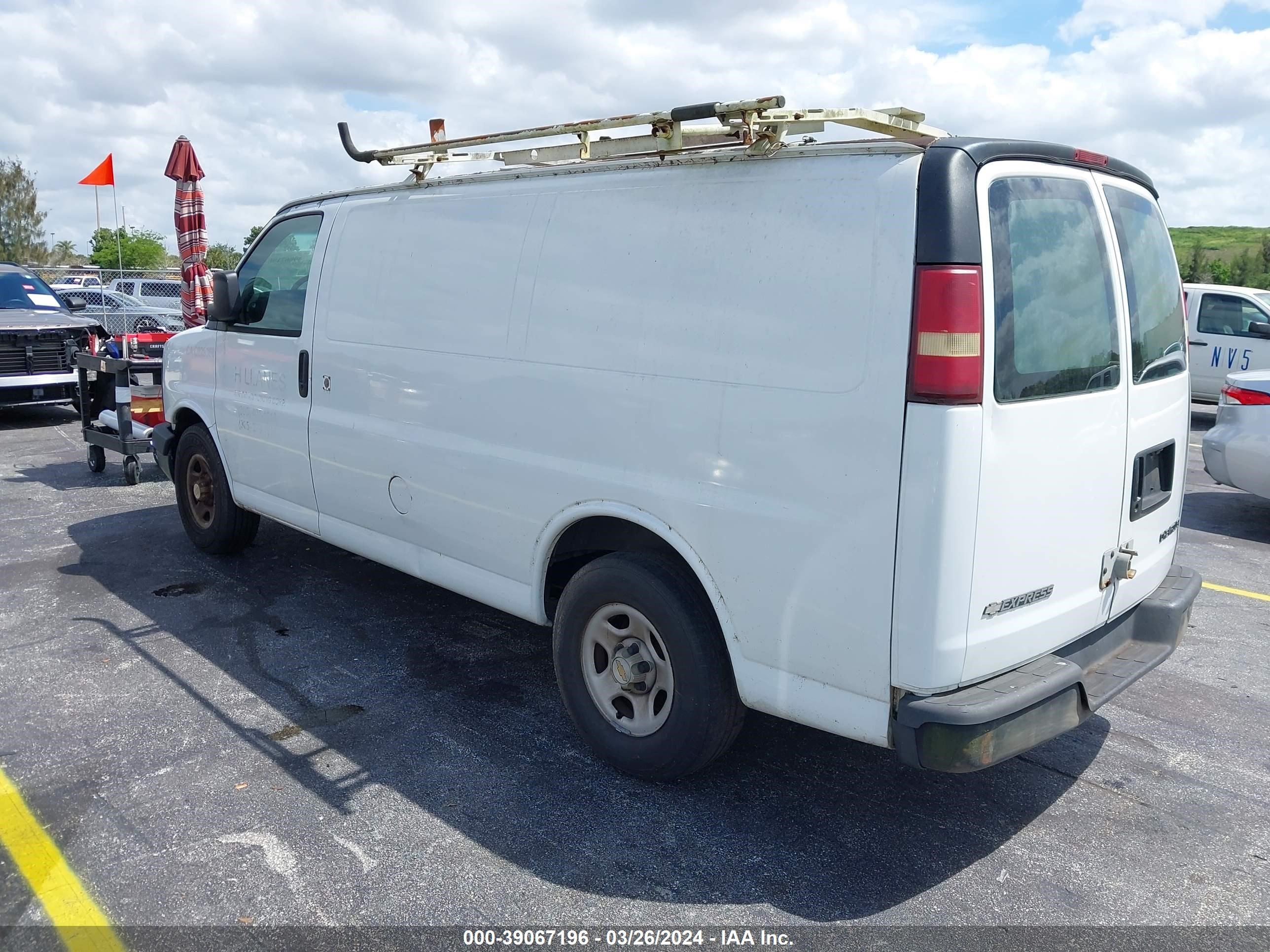 Photo 2 VIN: 1GCFG15X041169839 - CHEVROLET EXPRESS 