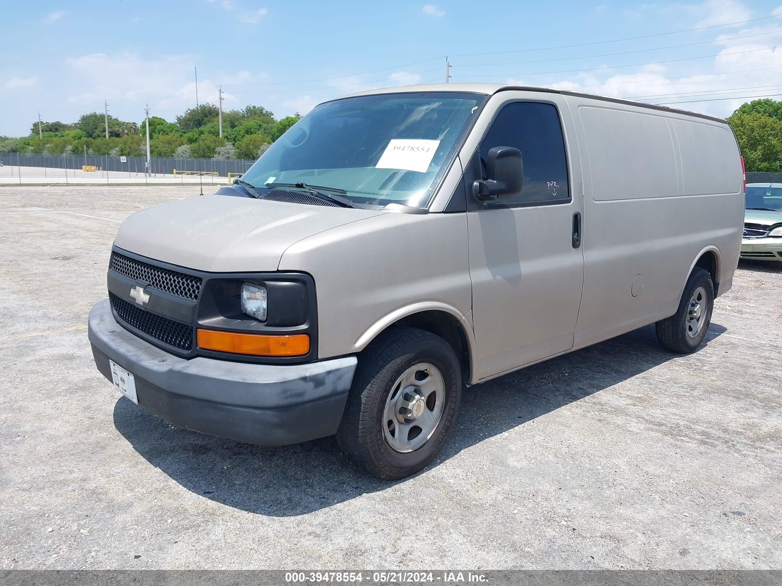 Photo 1 VIN: 1GCFG15X051160785 - CHEVROLET EXPRESS 