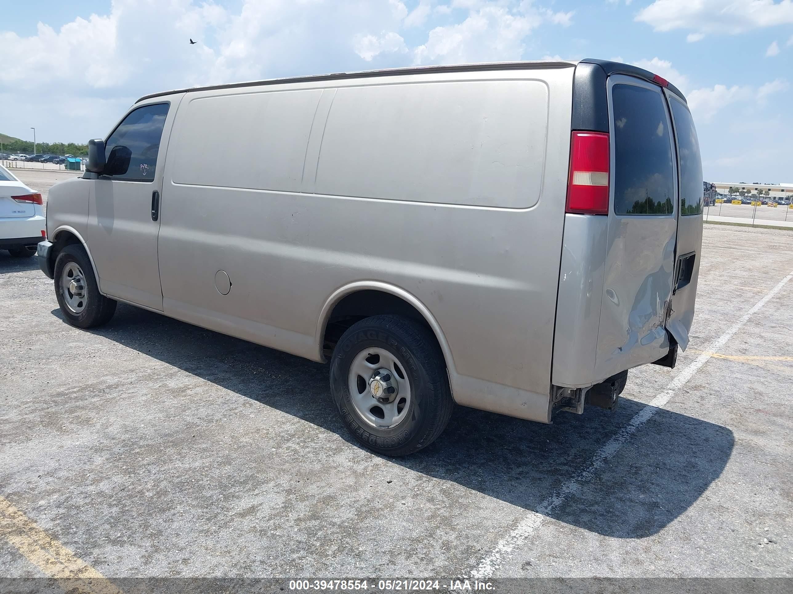 Photo 2 VIN: 1GCFG15X051160785 - CHEVROLET EXPRESS 