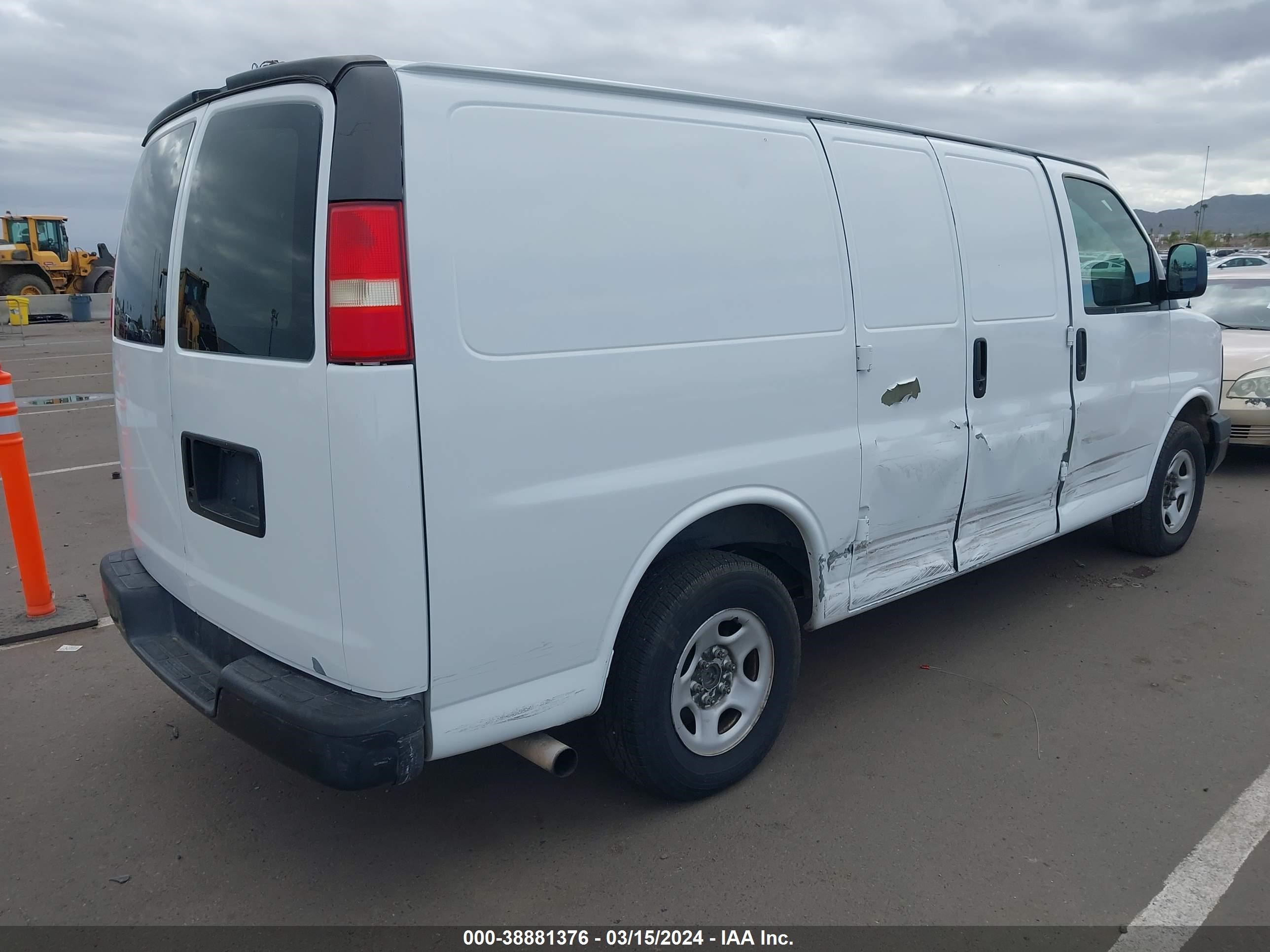 Photo 3 VIN: 1GCFG15X061205161 - CHEVROLET EXPRESS 