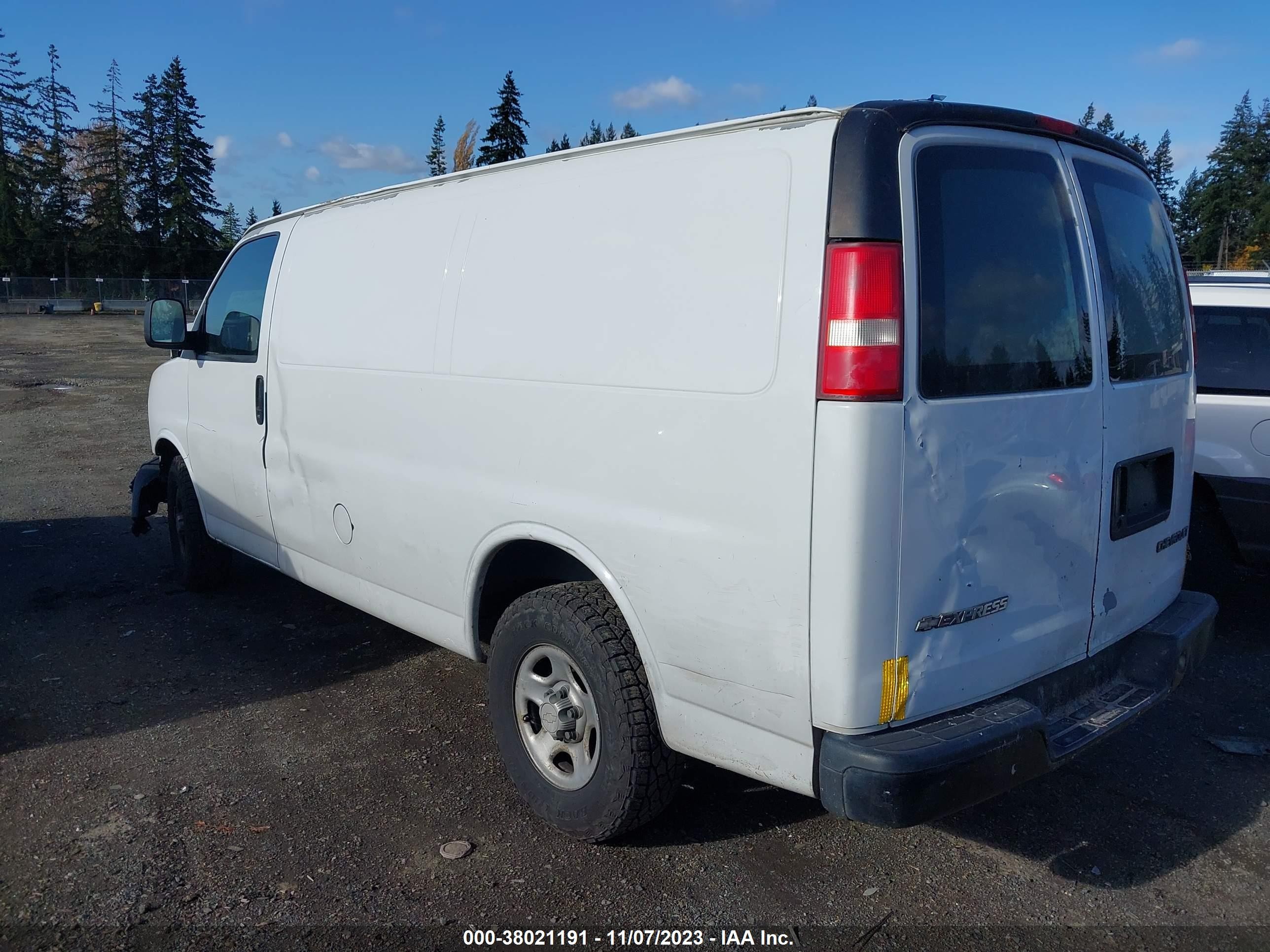 Photo 2 VIN: 1GCFG15X131208730 - CHEVROLET EXPRESS 