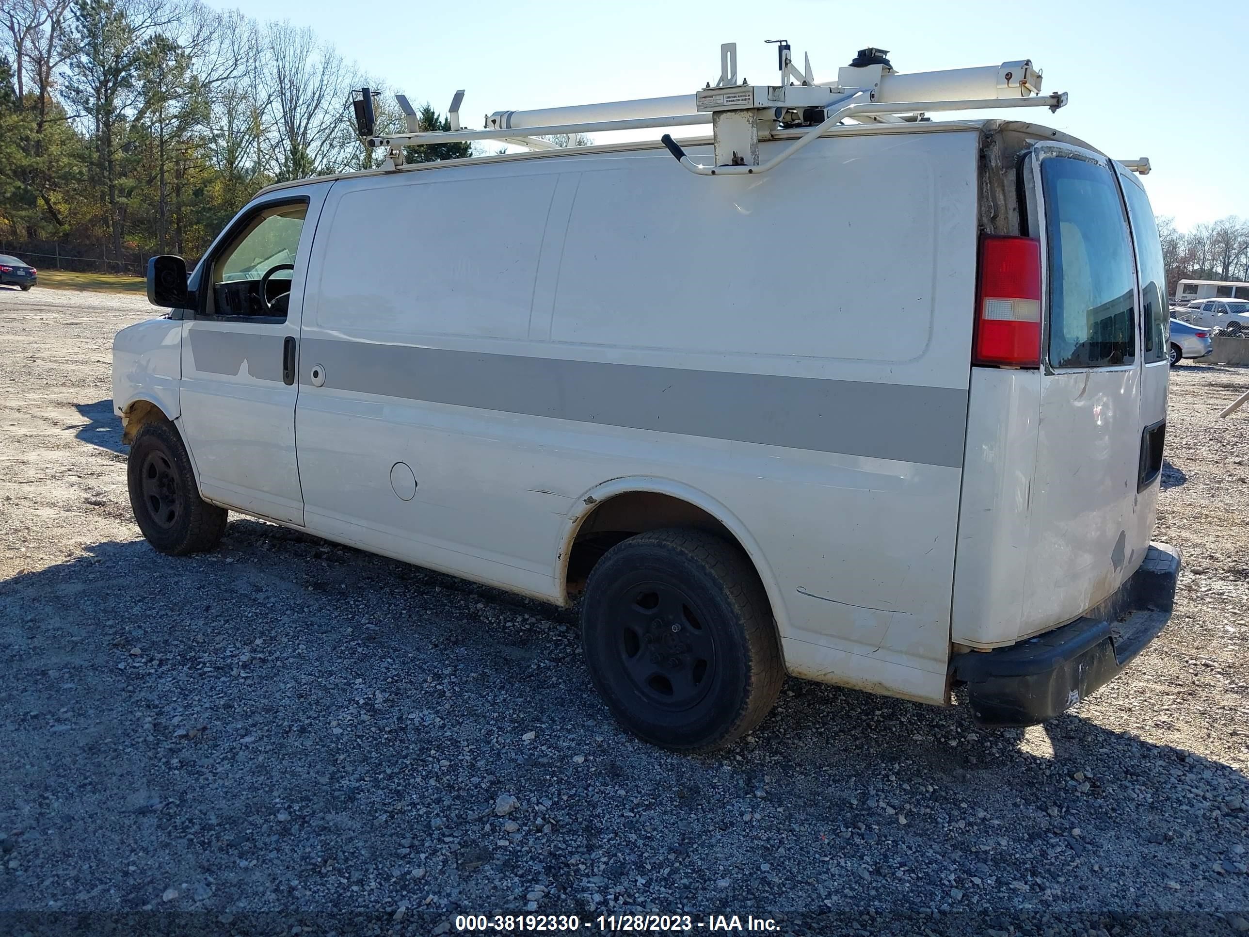 Photo 2 VIN: 1GCFG15X181218939 - CHEVROLET EXPRESS 