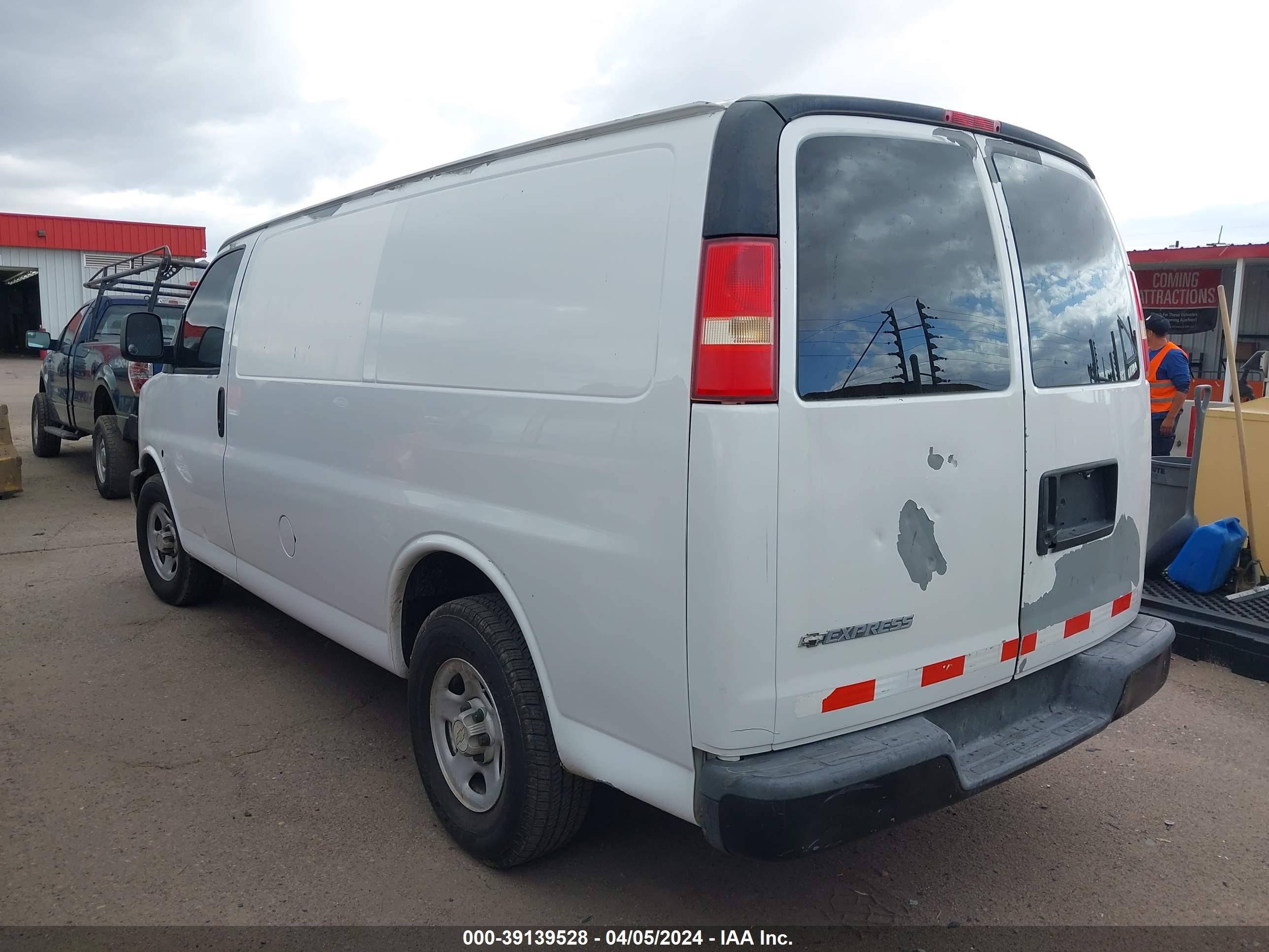 Photo 2 VIN: 1GCFG15X271194214 - CHEVROLET EXPRESS 