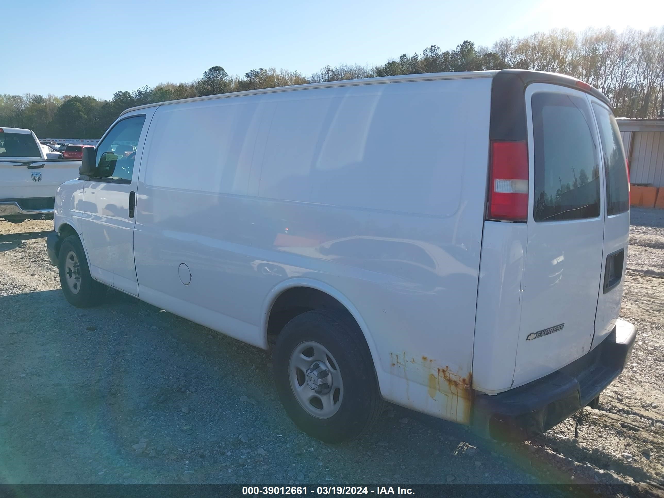 Photo 2 VIN: 1GCFG15X281169167 - CHEVROLET EXPRESS 