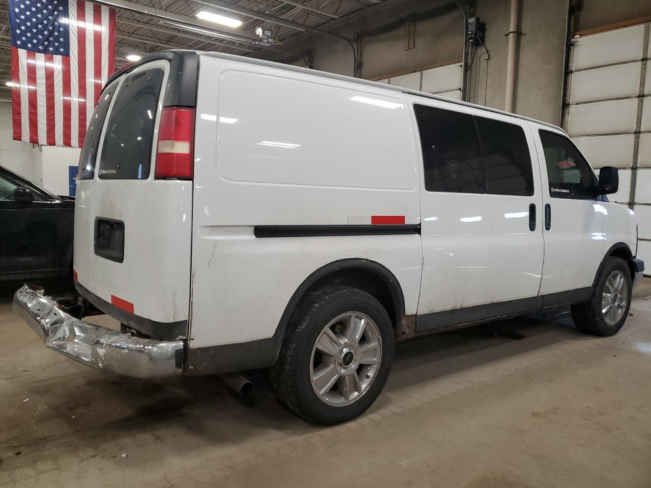 Photo 2 VIN: 1GCFG15X281230131 - CHEVROLET EXPRESS 