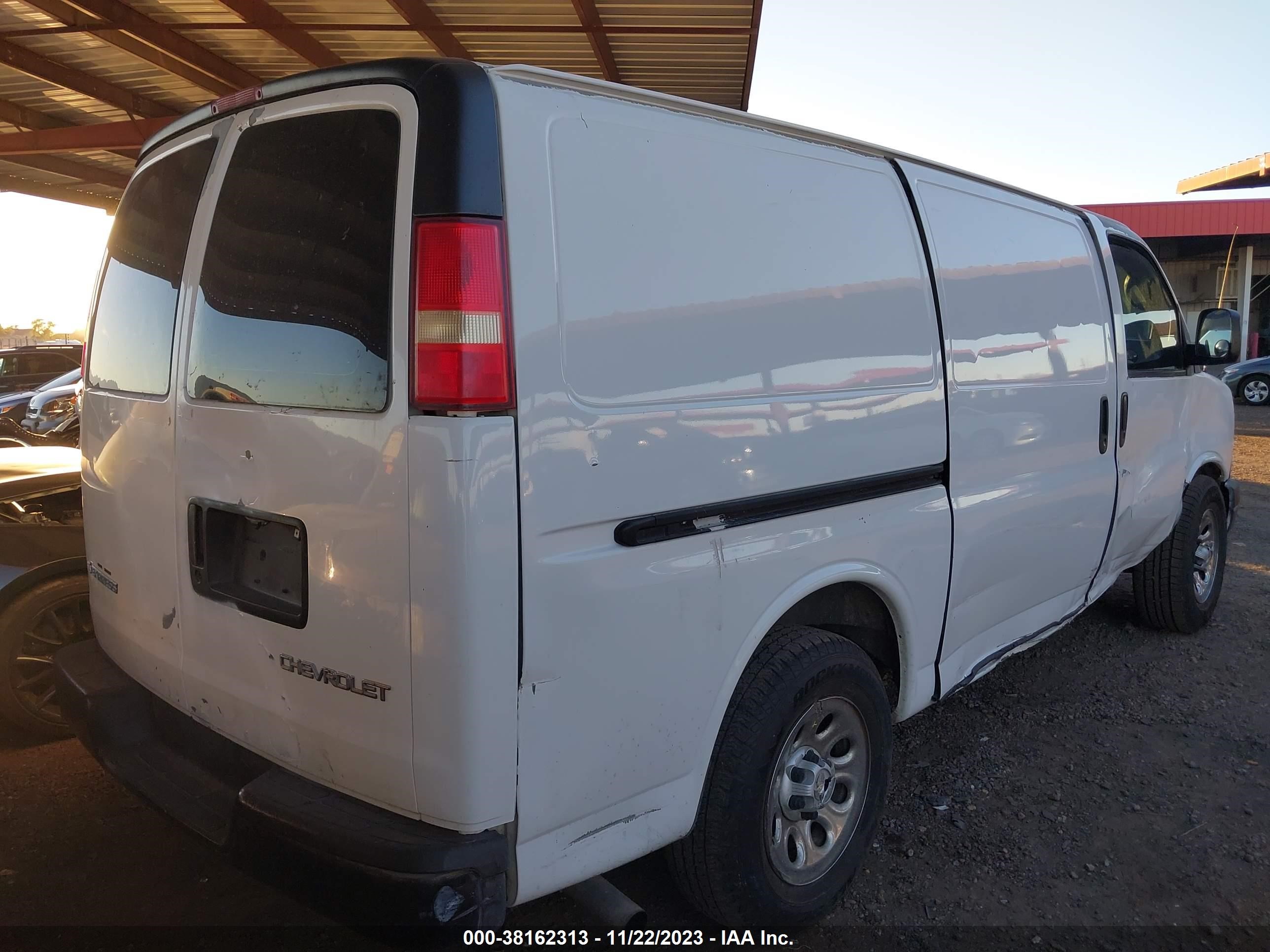 Photo 3 VIN: 1GCFG15X361124624 - CHEVROLET EXPRESS 