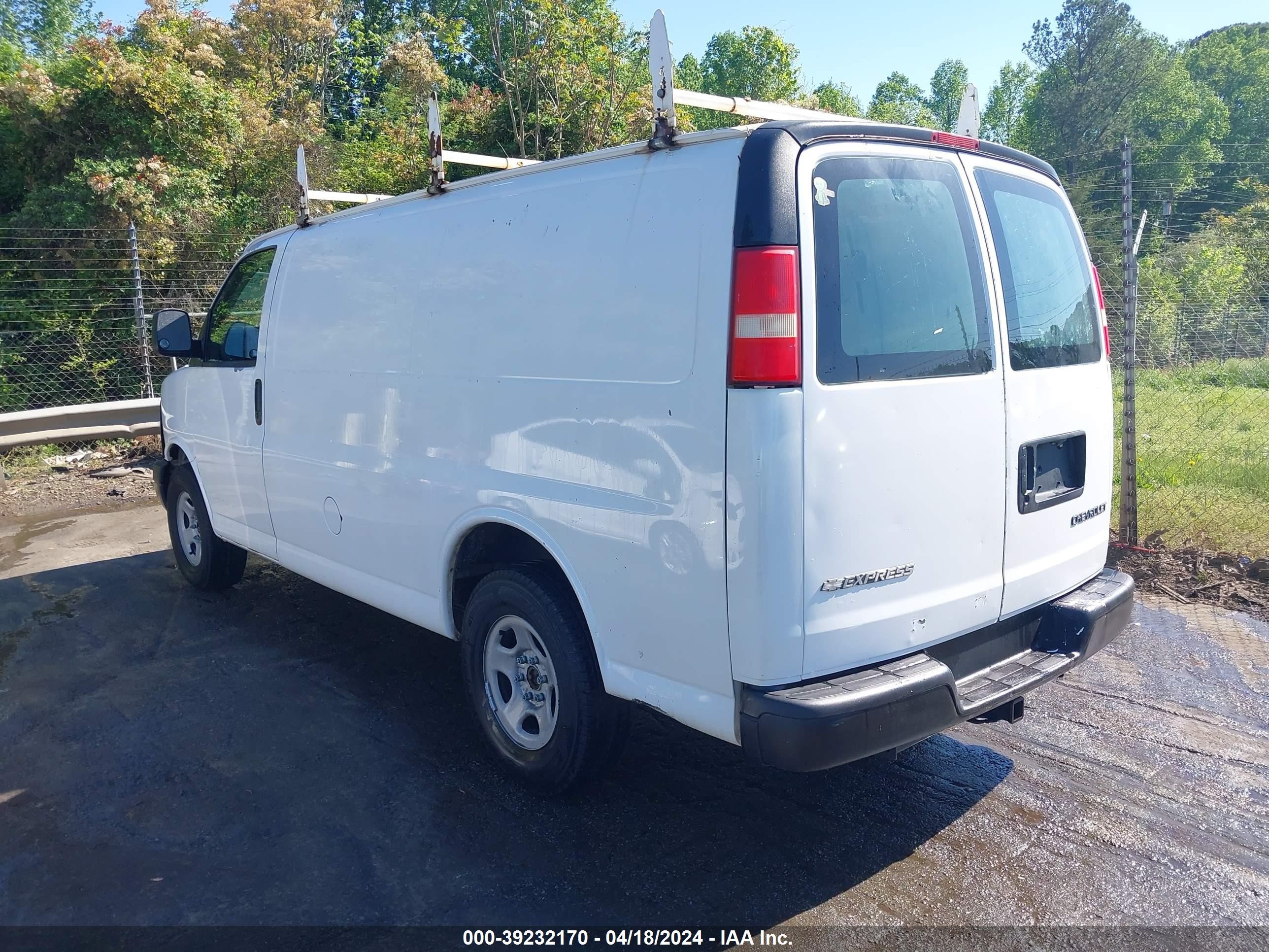 Photo 2 VIN: 1GCFG15X361223525 - CHEVROLET EXPRESS 