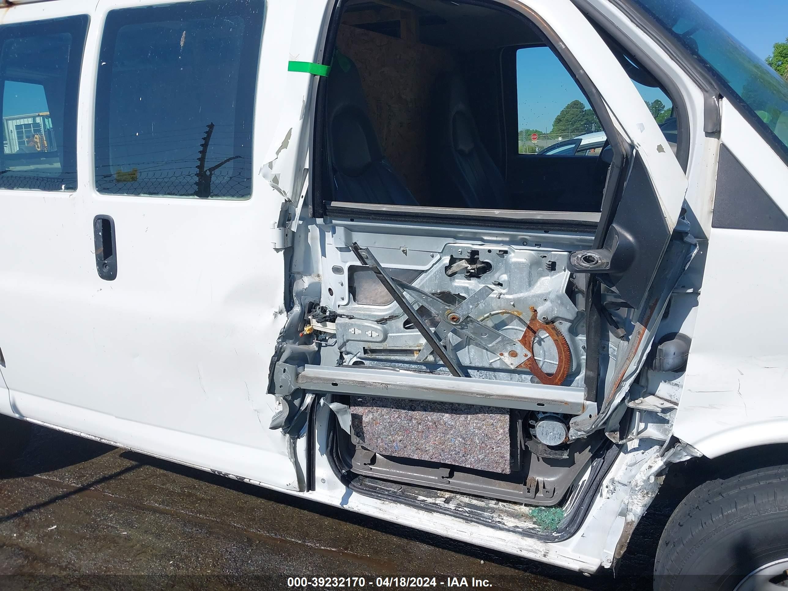 Photo 5 VIN: 1GCFG15X361223525 - CHEVROLET EXPRESS 