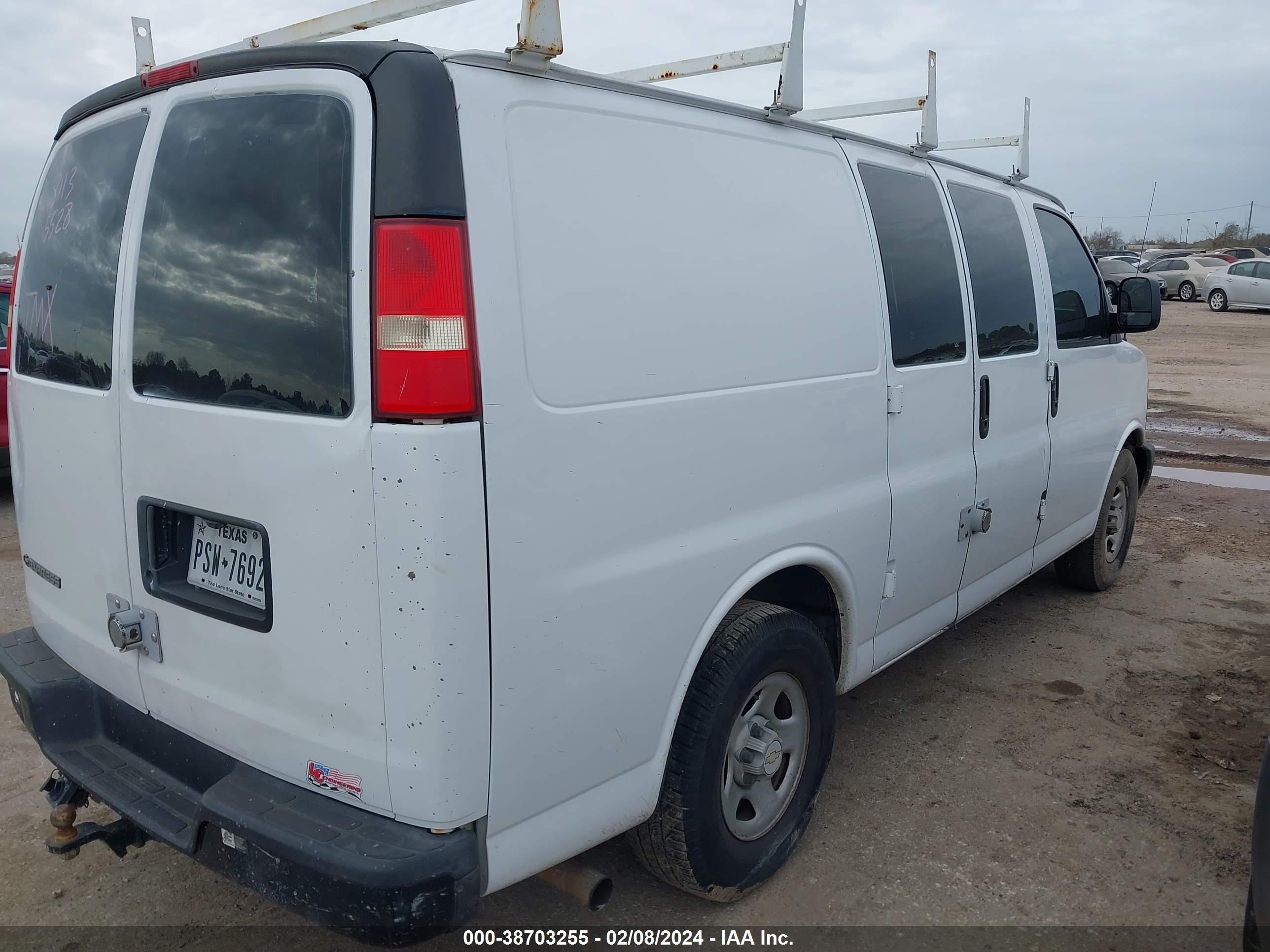 Photo 3 VIN: 1GCFG15X381135528 - CHEVROLET EXPRESS 