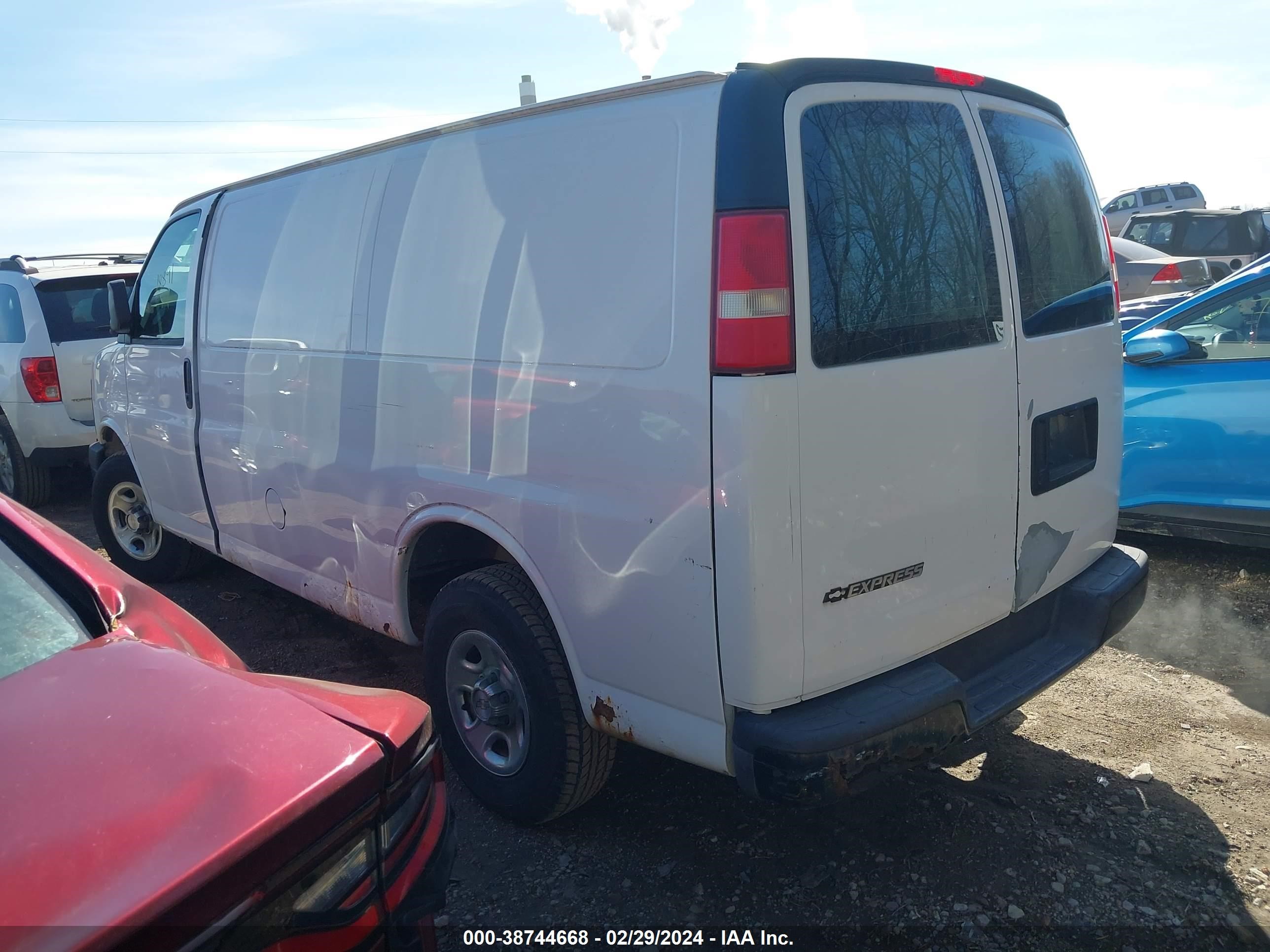 Photo 2 VIN: 1GCFG15X471248077 - CHEVROLET EXPRESS 