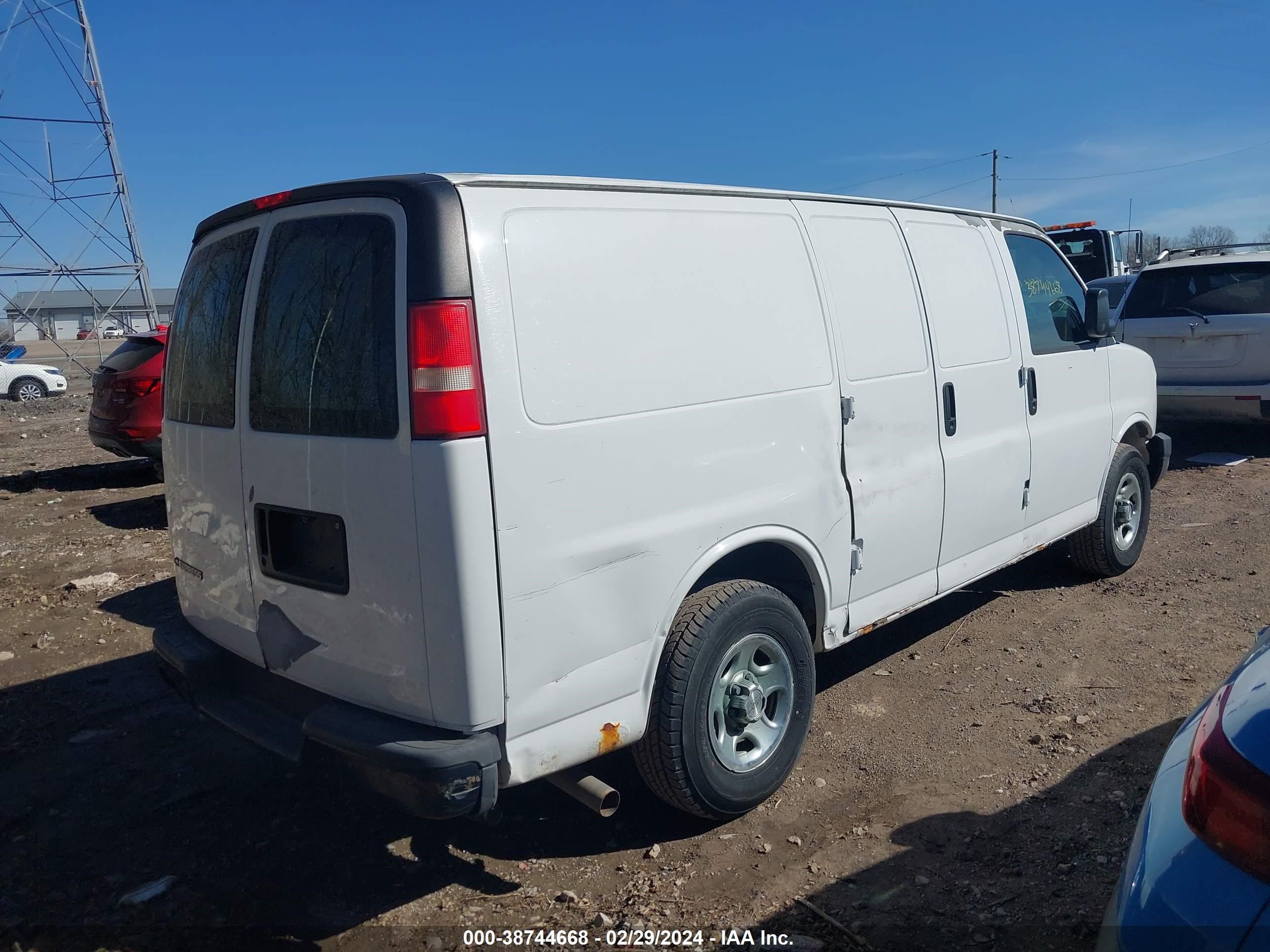 Photo 3 VIN: 1GCFG15X471248077 - CHEVROLET EXPRESS 