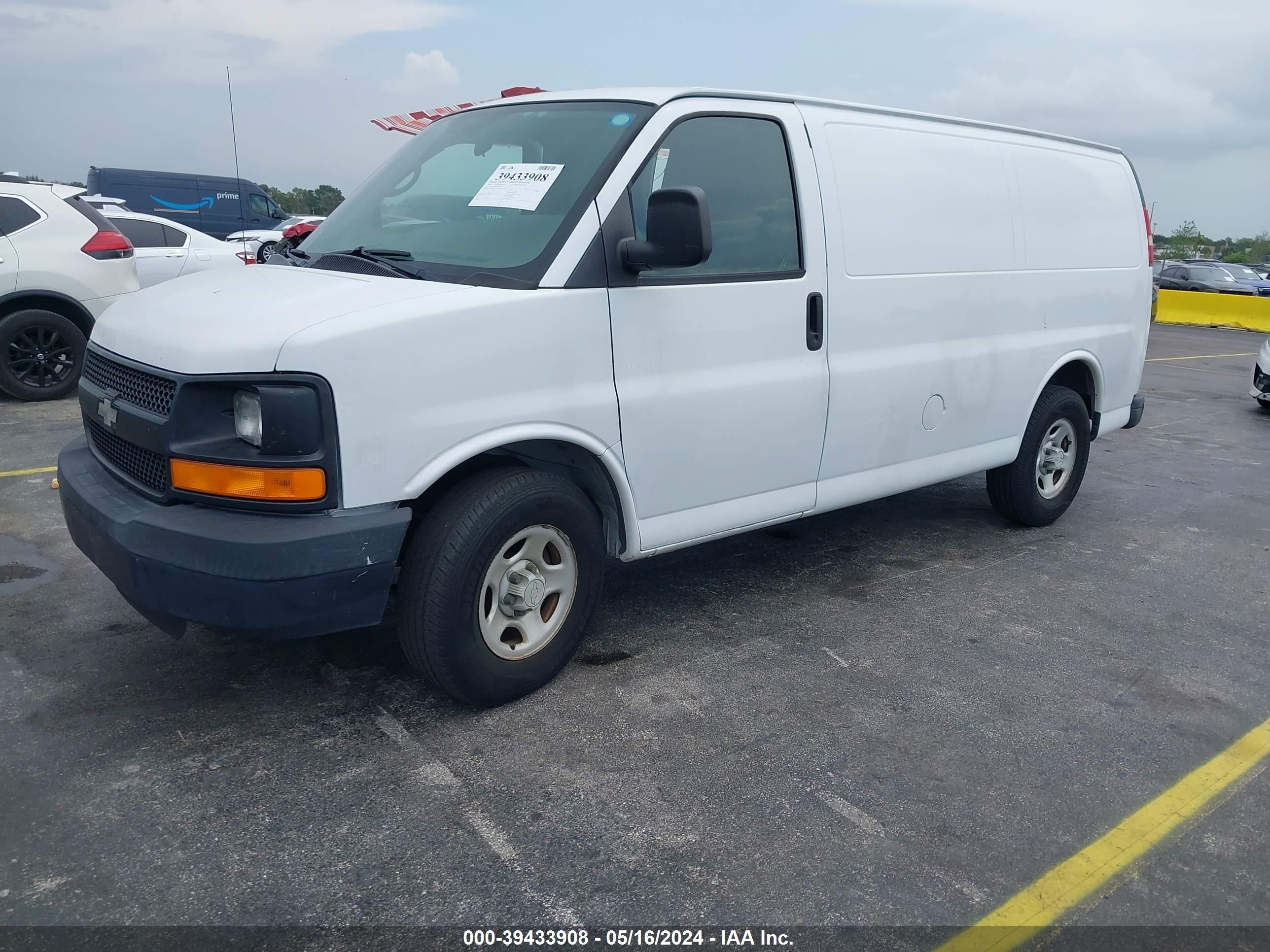 Photo 1 VIN: 1GCFG15X481170076 - CHEVROLET EXPRESS 