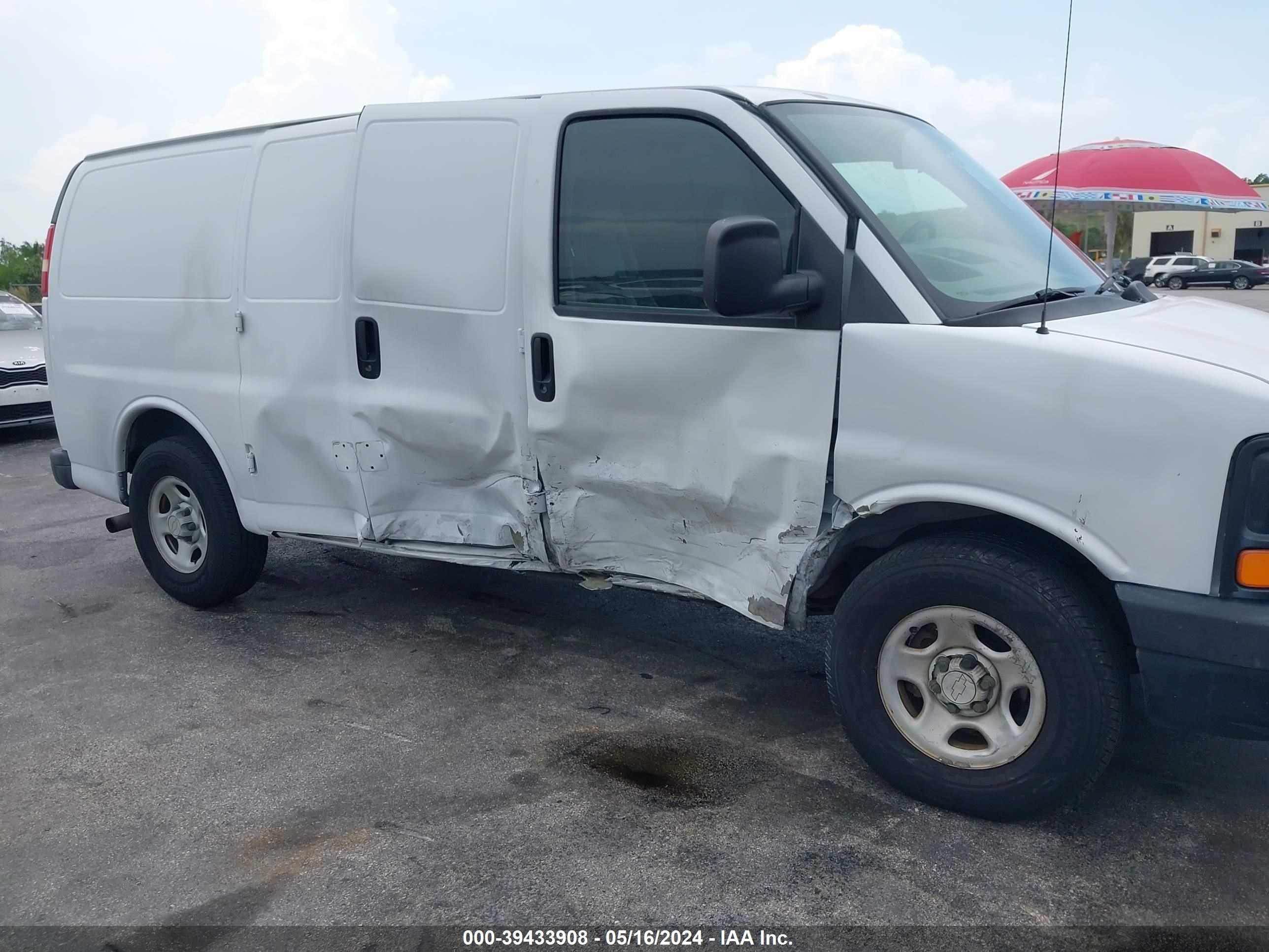 Photo 5 VIN: 1GCFG15X481170076 - CHEVROLET EXPRESS 