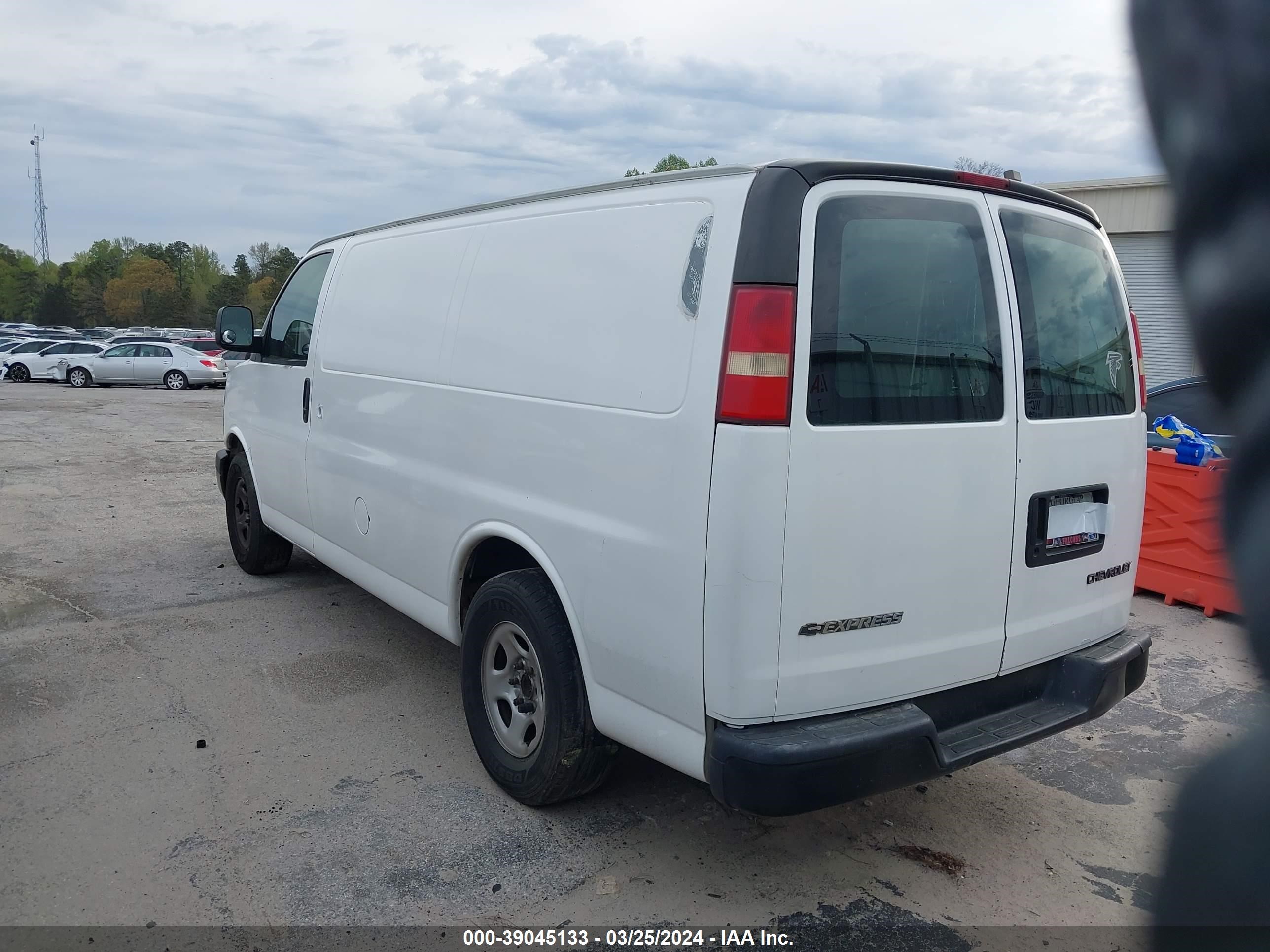 Photo 2 VIN: 1GCFG15X541168833 - CHEVROLET EXPRESS 