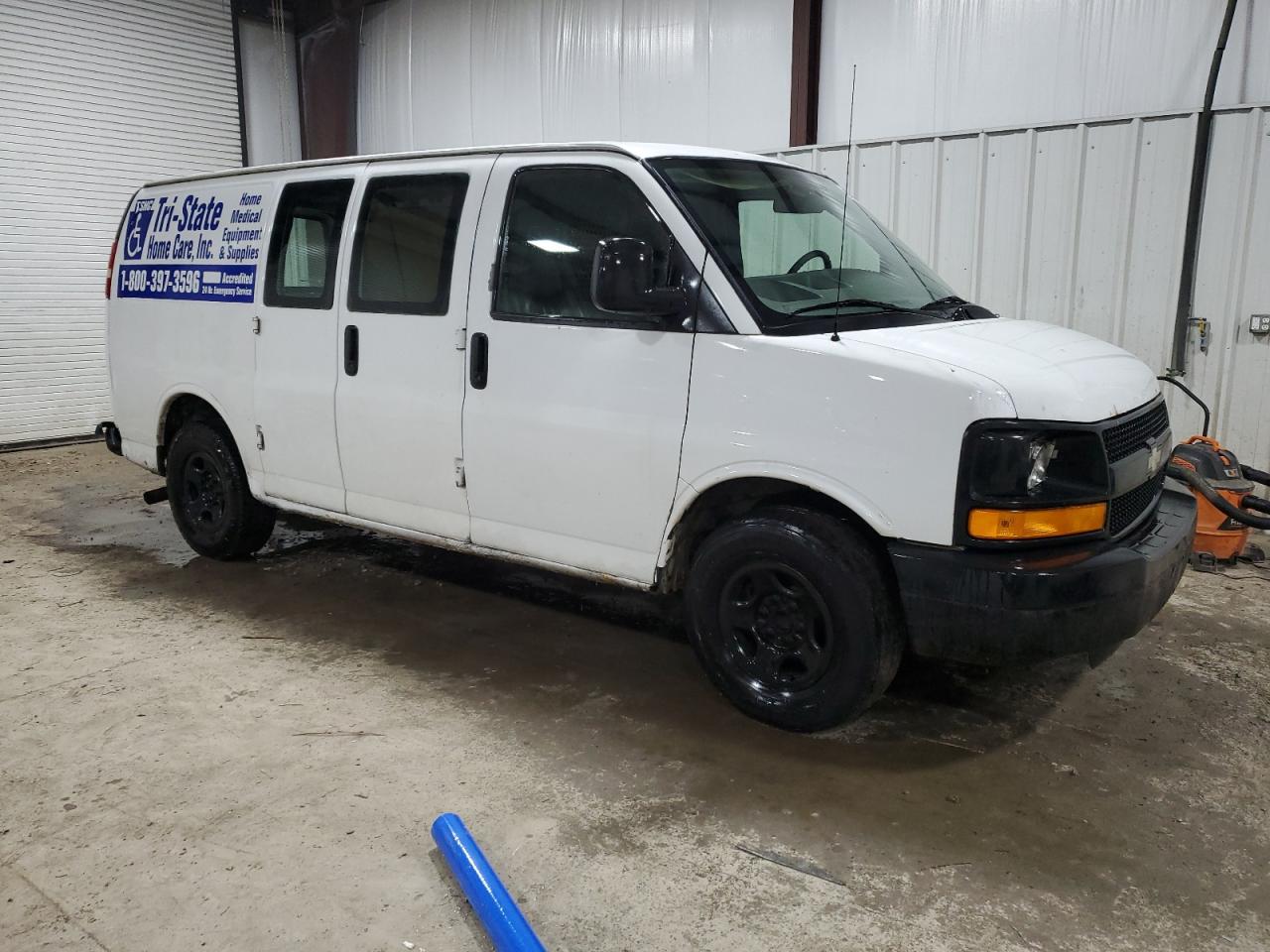 Photo 3 VIN: 1GCFG15X561263234 - CHEVROLET EXPRESS 